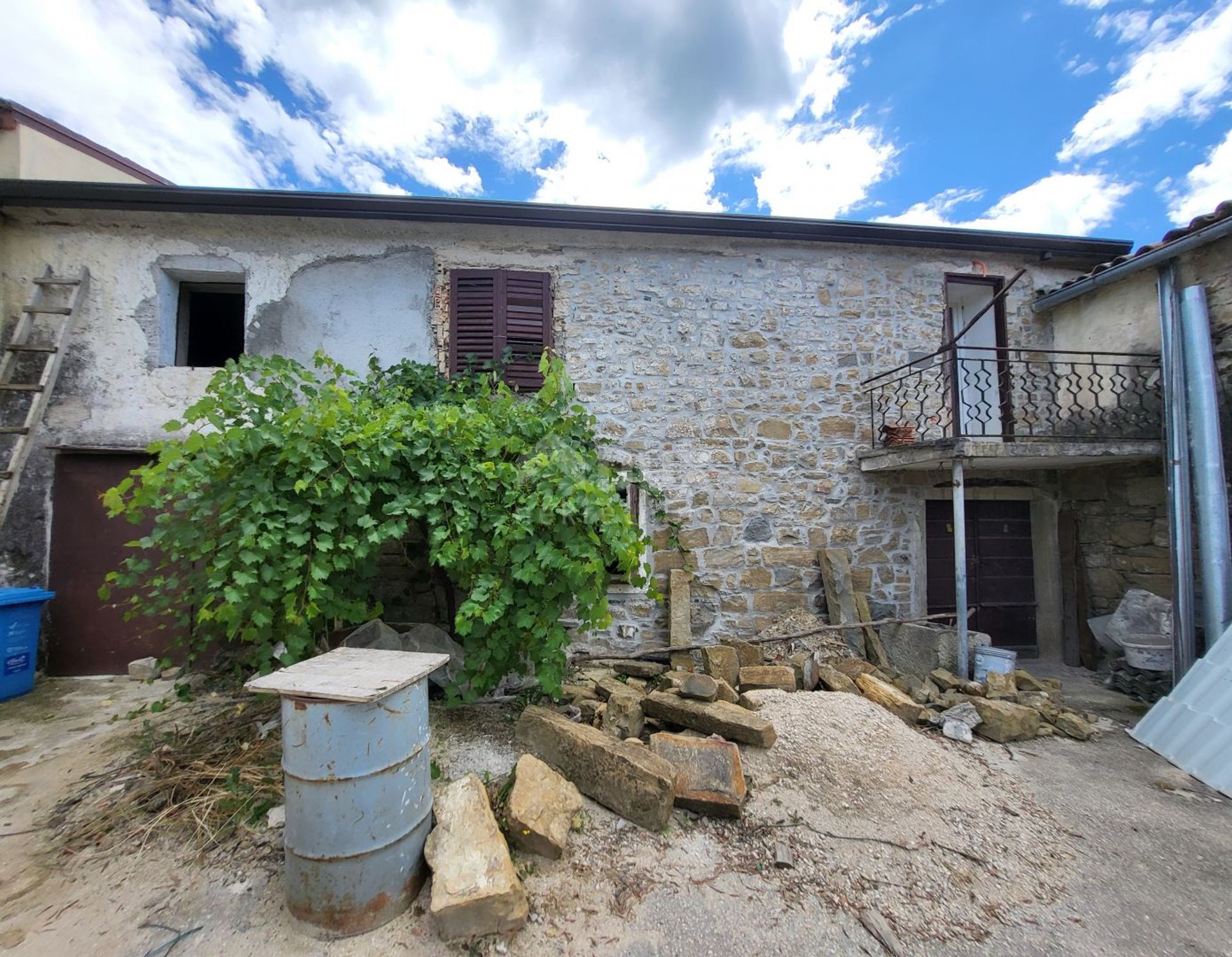 بيت في Buzet, Istria County 12693673