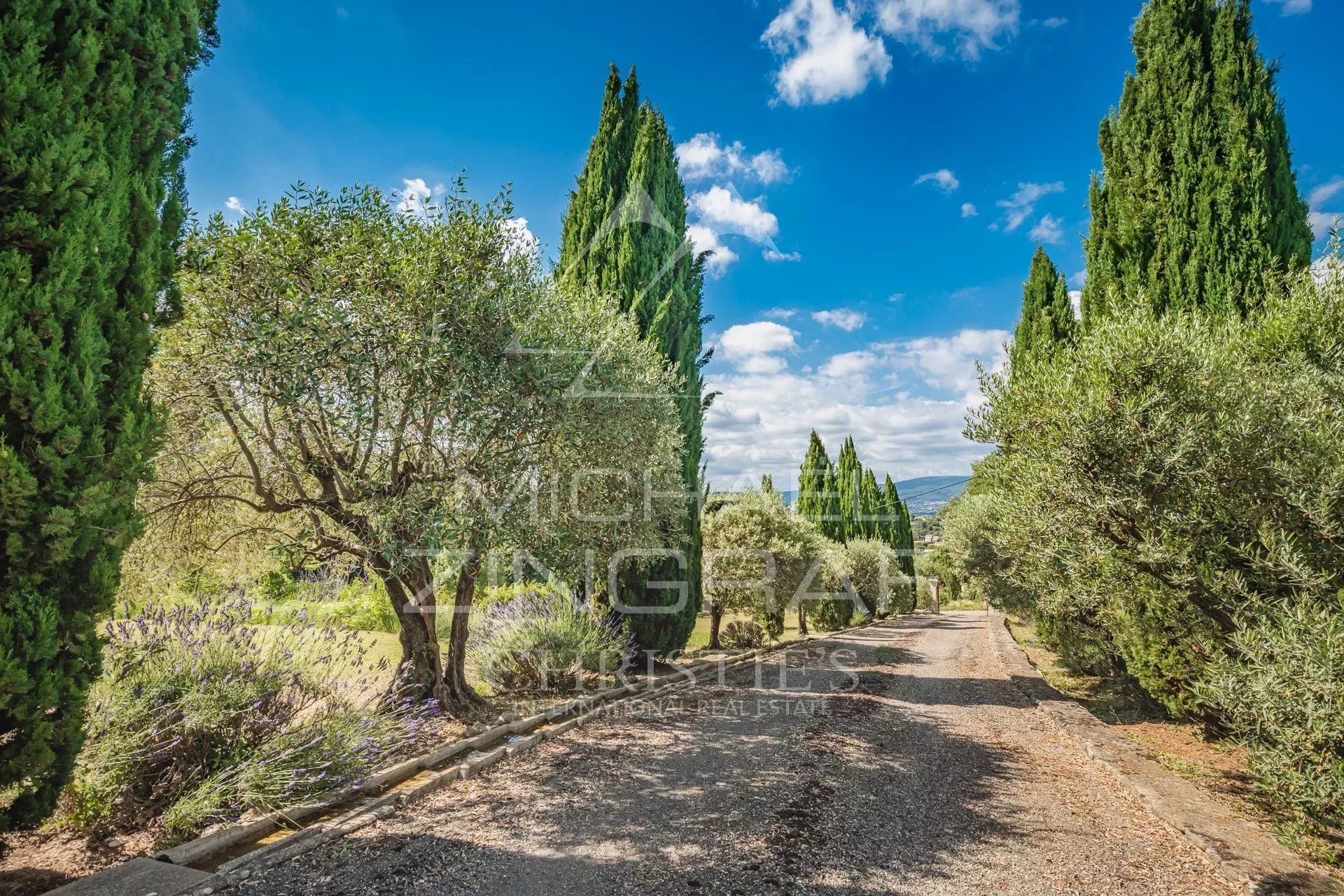 casa en Apt, Provence-Alpes-Cote d'Azur 12693677