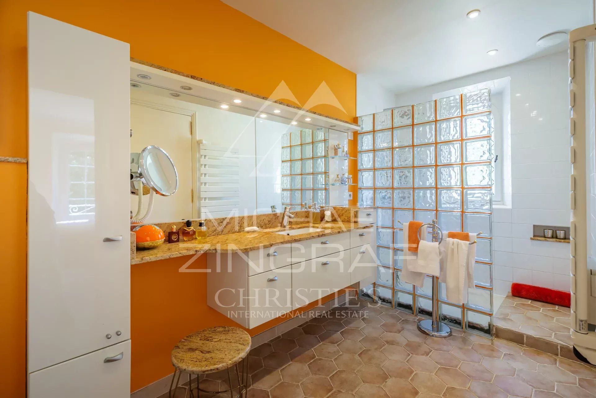 жилой дом в Apt, Vaucluse 12693677