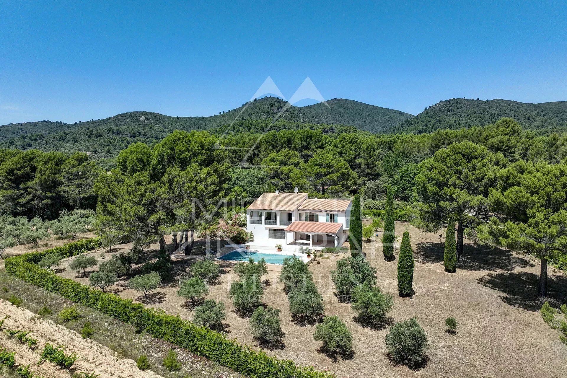 بيت في Puget, Provence-Alpes-Cote d'Azur 12693680