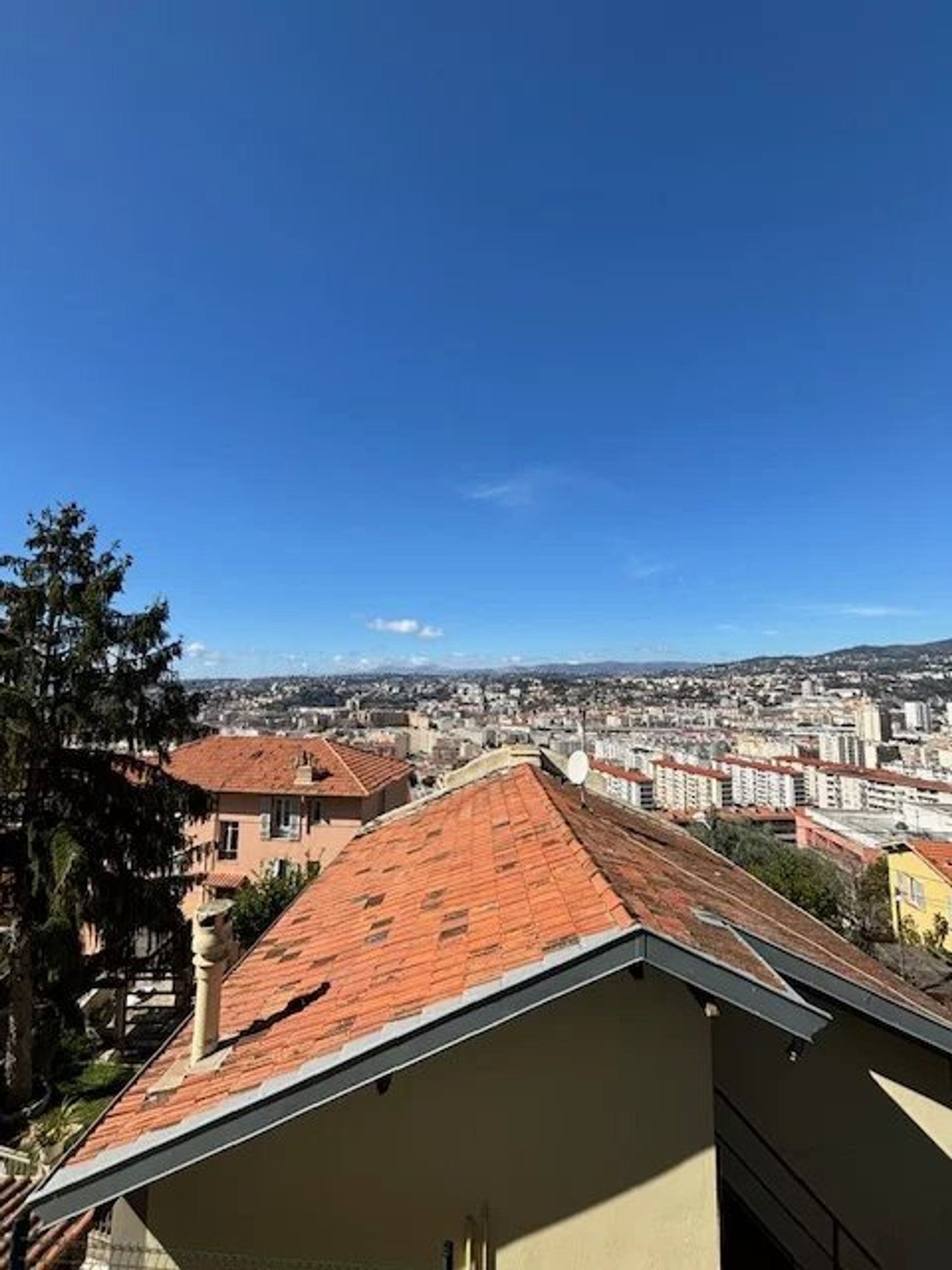 Condominium in Leuk, Provence-Alpes-Côte d'Azur 12693697