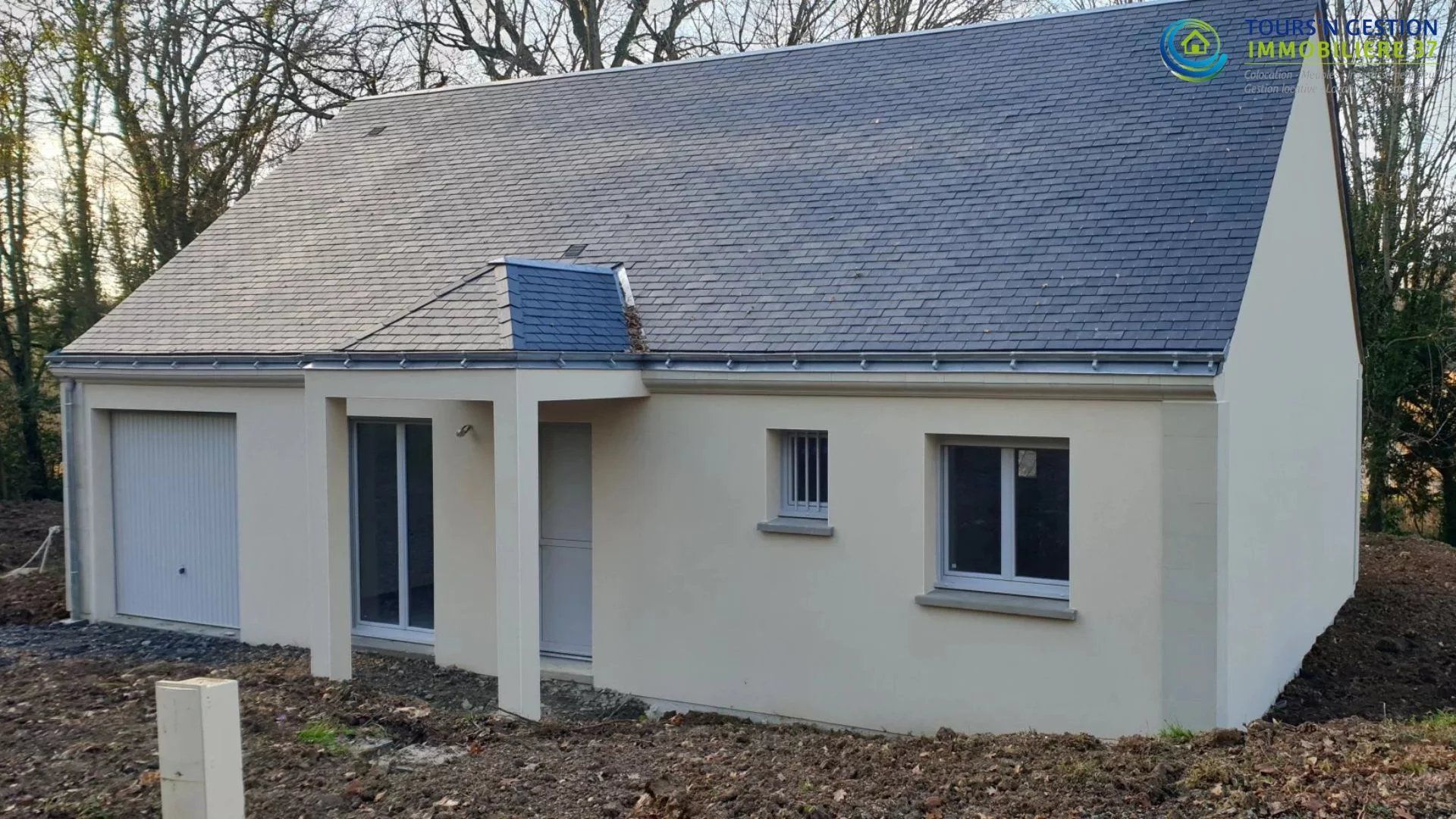 House in Saint-Cyr-sur-Loire, Centre-Val de Loire 12693742