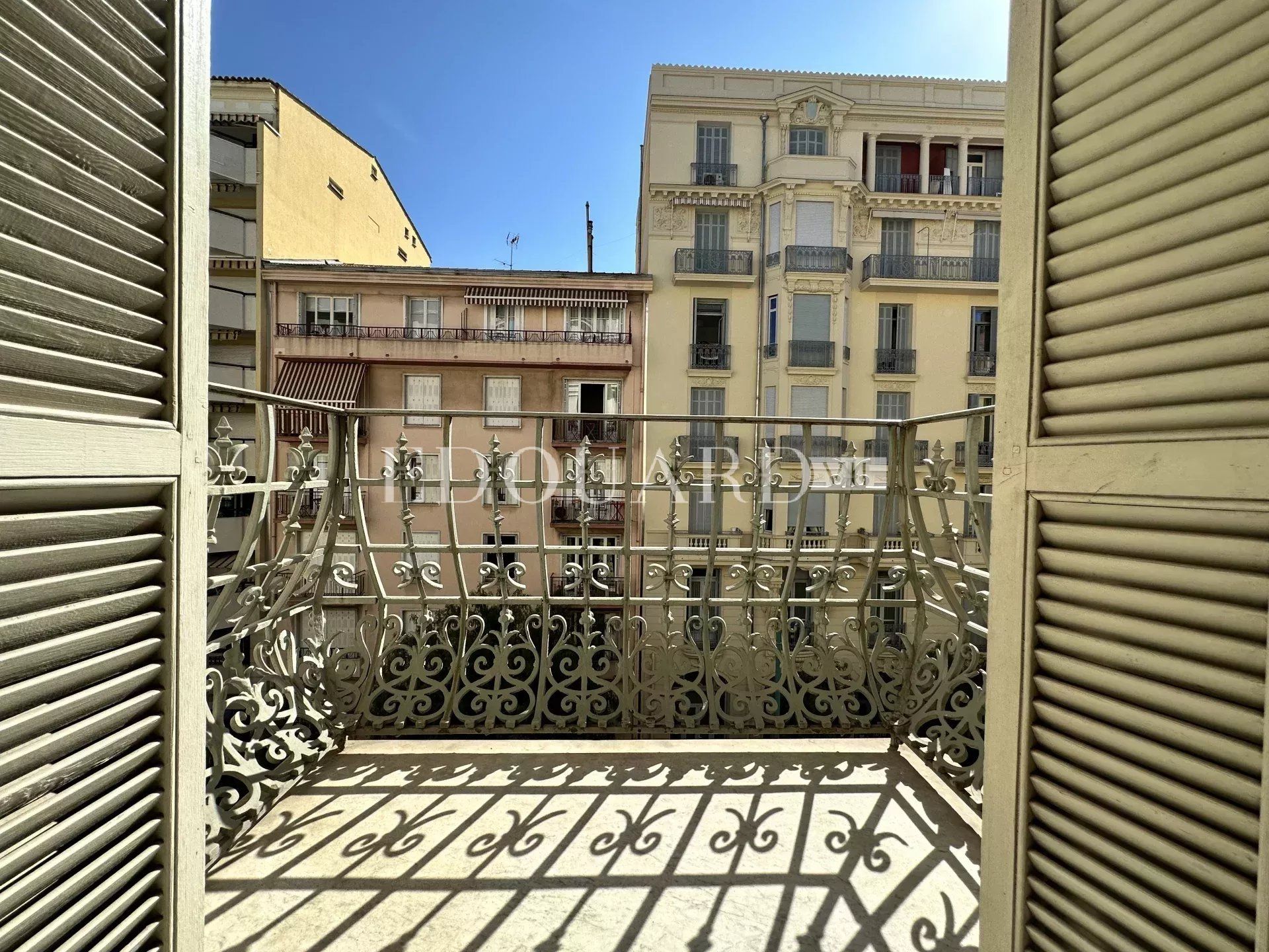 Borettslag i Menton, Provence-Alpes-Cote d'Azur 12693745