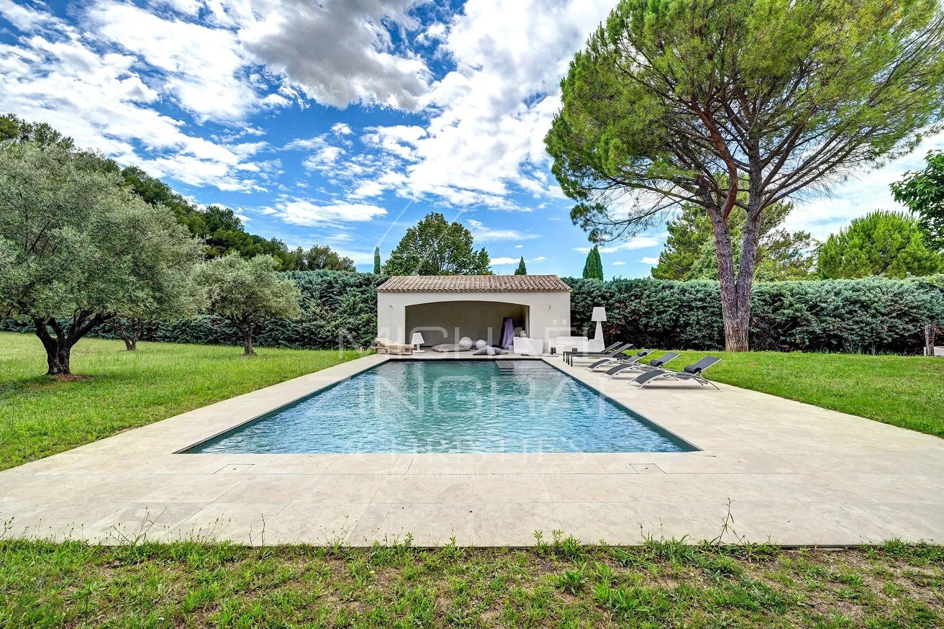 Casa nel Aix-en-Provence, Bouches-du-Rhône 12694593