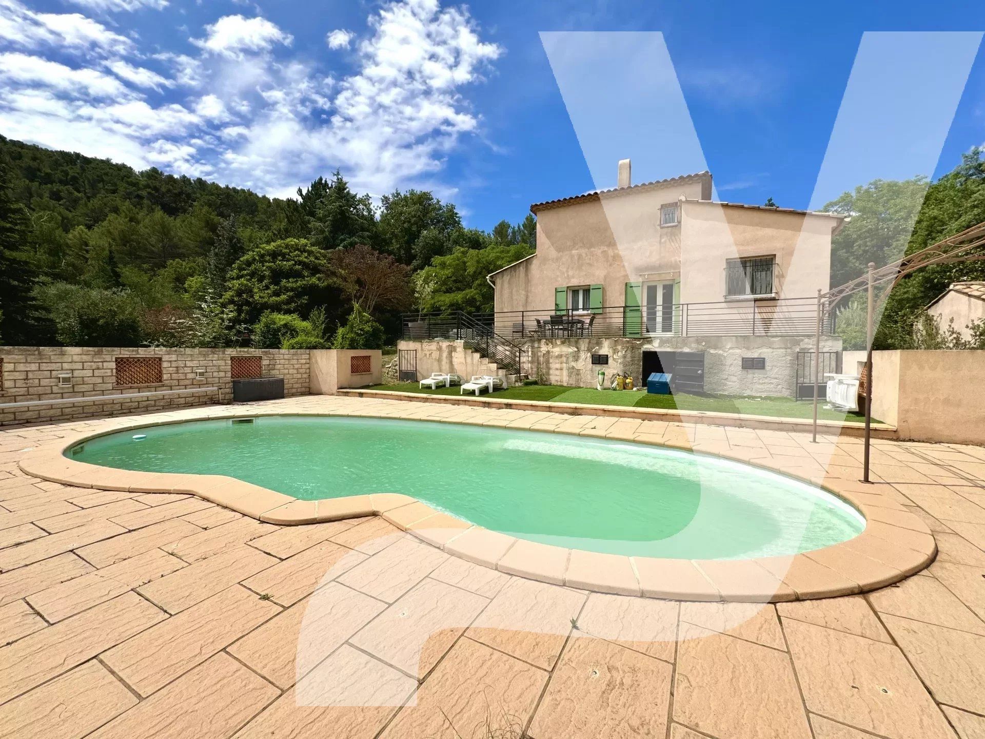 casa no Saint-Zacharie, Provence-Alpes-Cote d'Azur 12694652