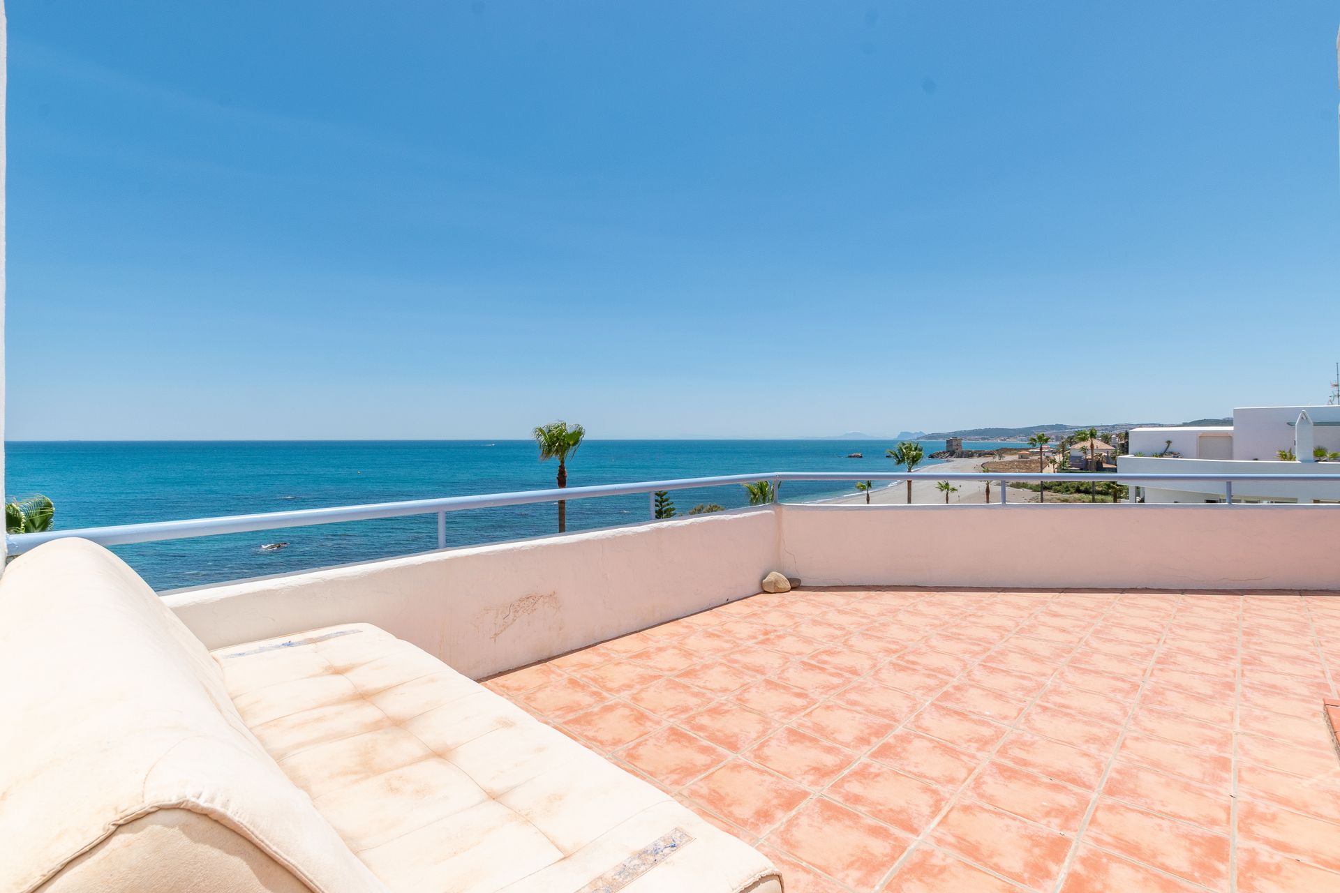 公寓 在 Casares del Mar, Andalucía 12695003