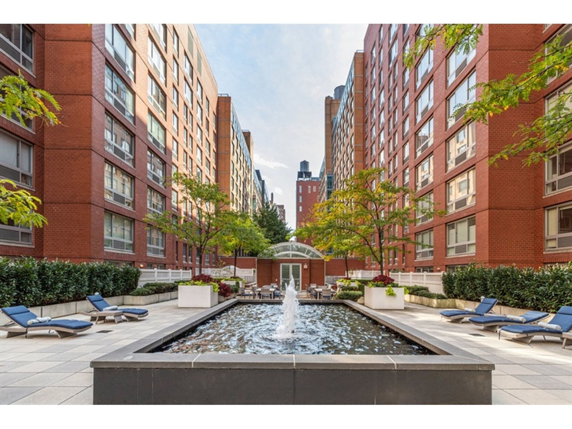 Condominium in New York, New York 12695668