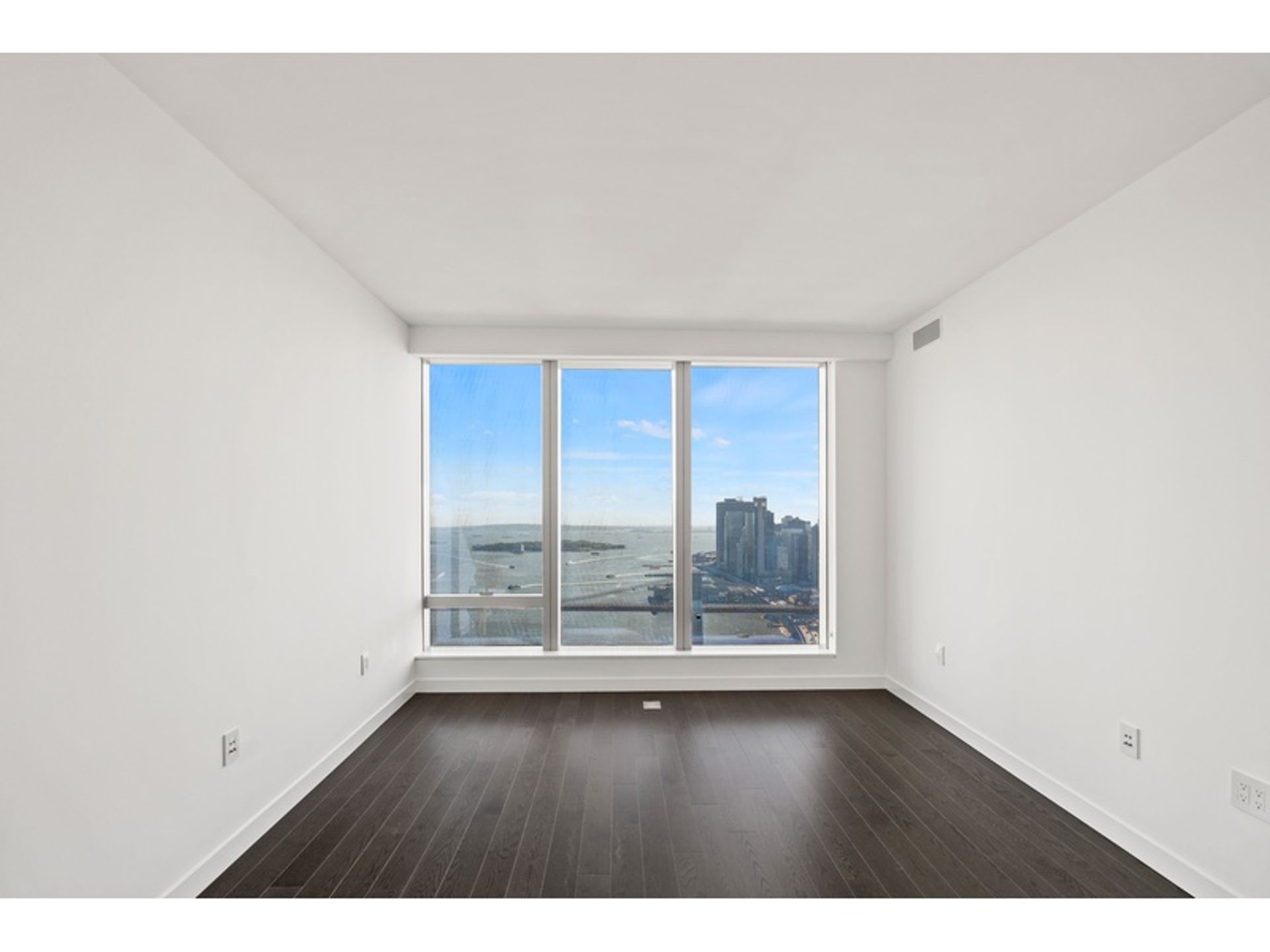 Condominium in New York, New York 12695671