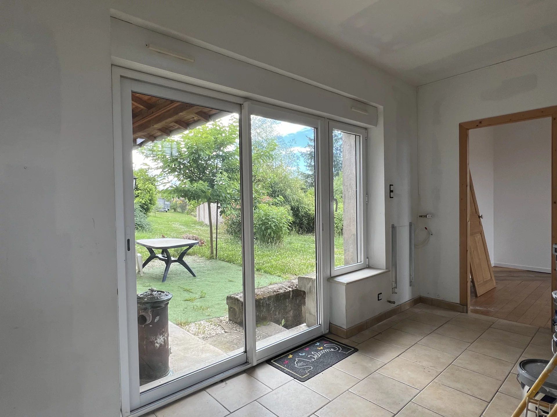 Hus i Dompierre-sur-Besbre, Auvergne-Rhone-Alpes 12696295