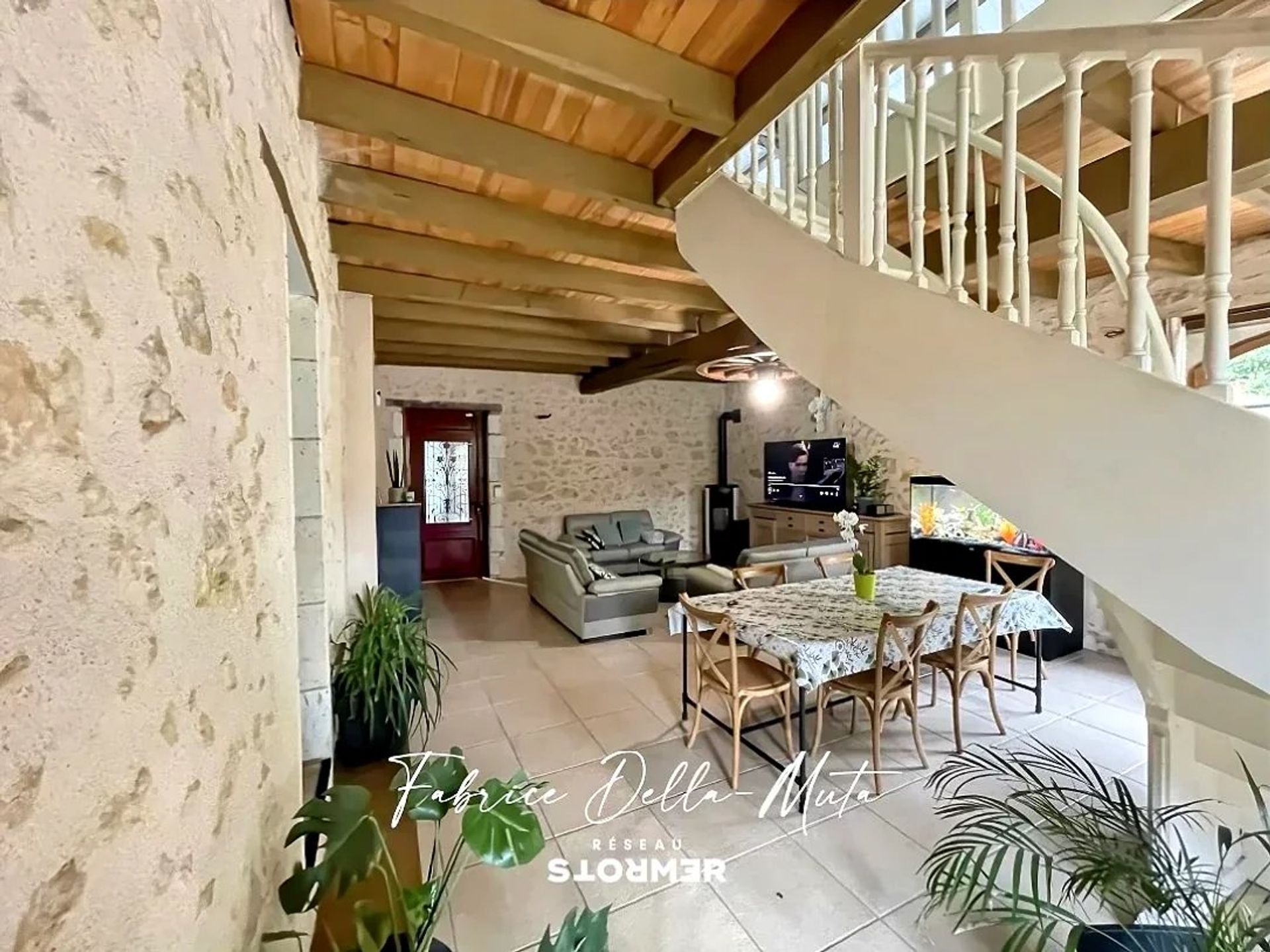 بيت في Beauronne, Nouvelle-Aquitaine 12696304