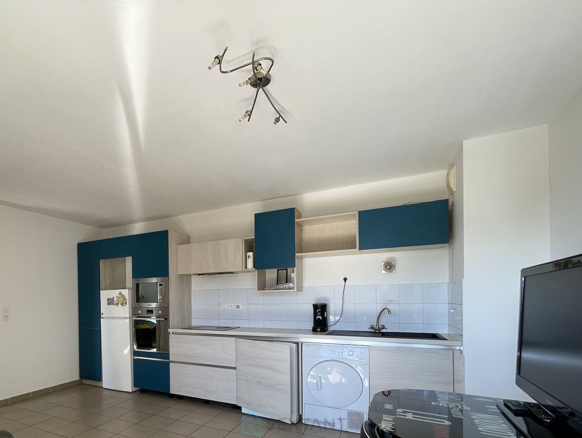 Osakehuoneisto sisään Istres, Provence-Alpes-Cote d'Azur 12697516