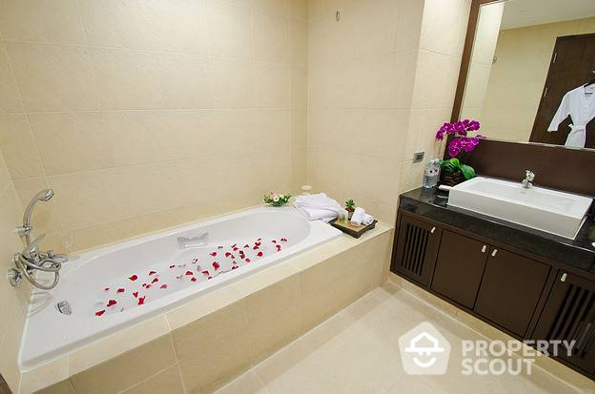 Condominium in Ban Na Song, Krung Thep Maha Nakhon 12697818