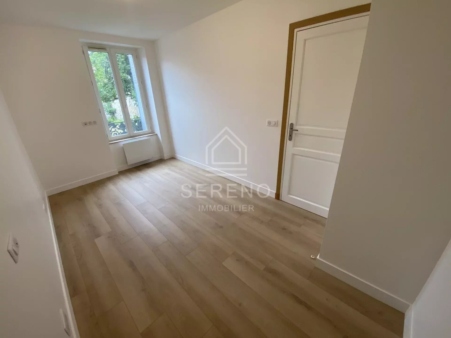 Condominium dans Fontenay-sous-Bois, Ile-de-France 12697970