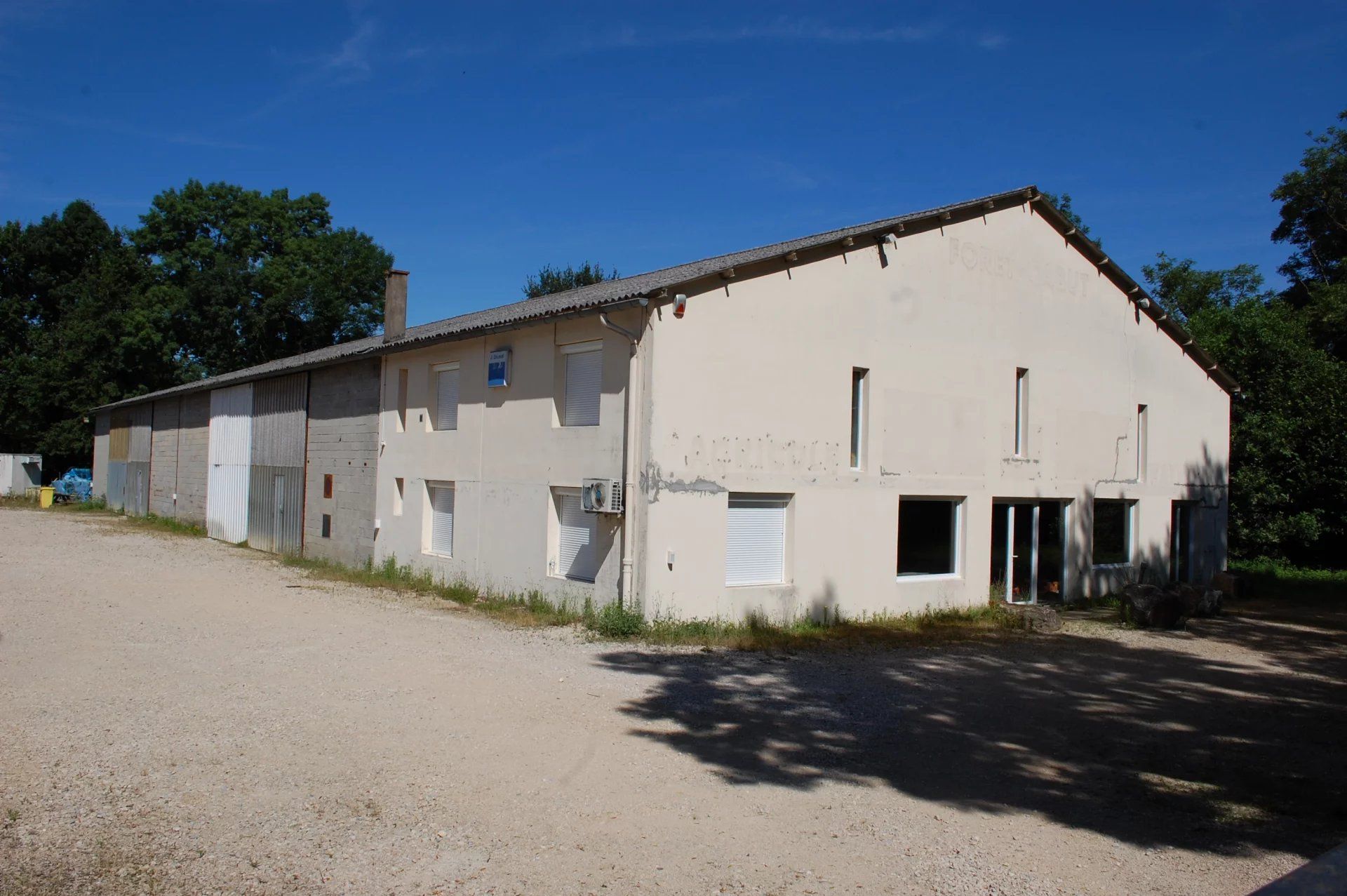 Commercial in Saint-Paul-de-Varax, Ain 12698835