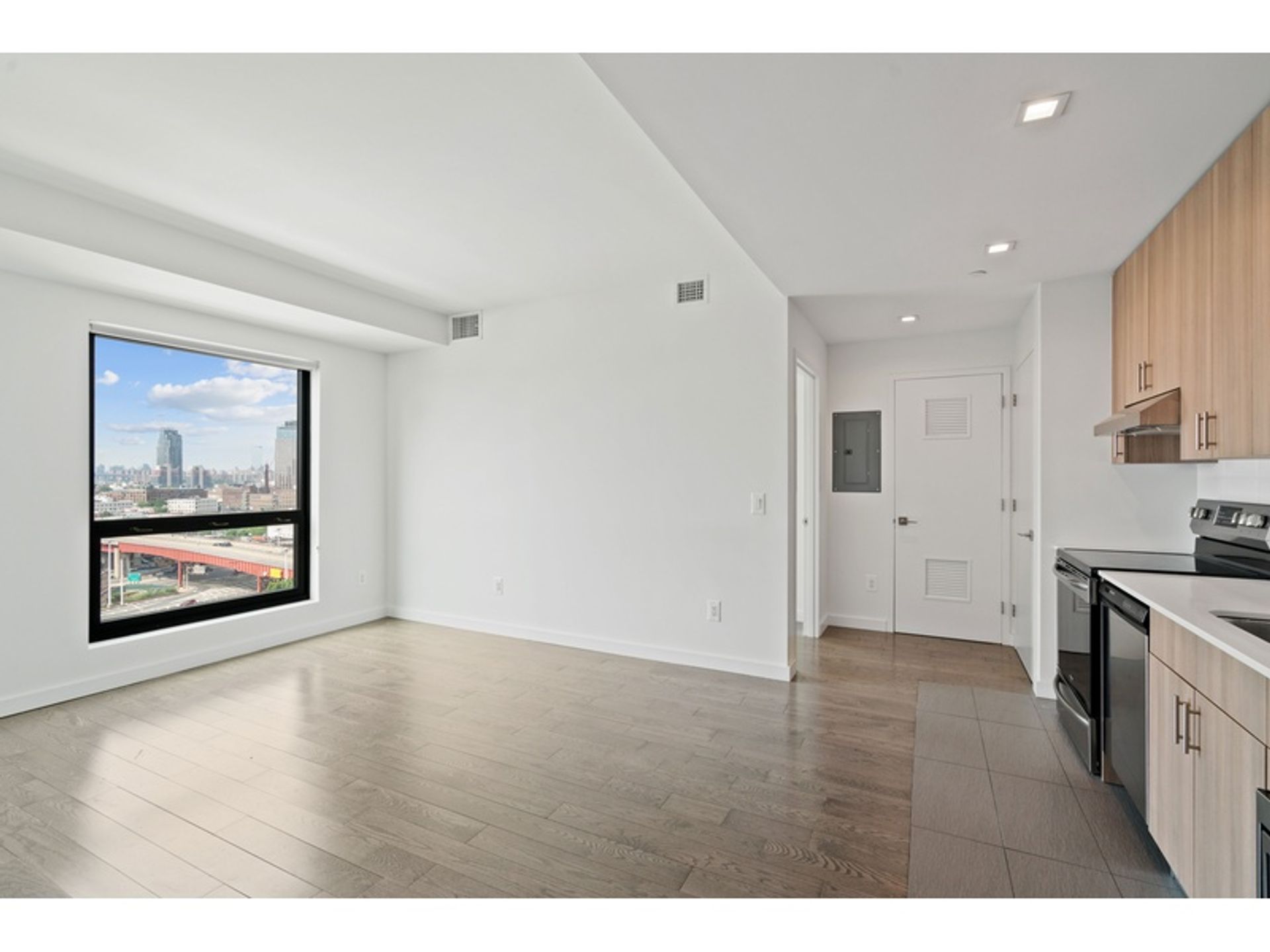 Condominium in , New York 12698919