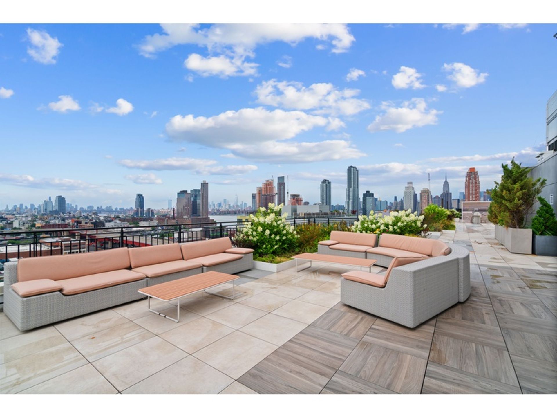 Condominium in , New York 12698919