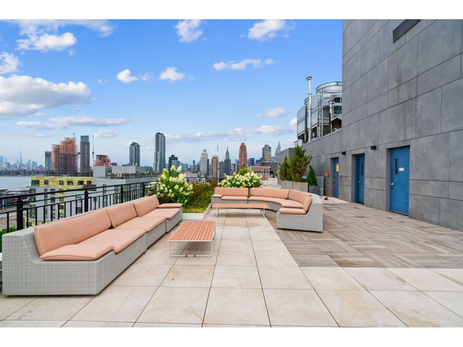 Condominium in , New York 12698919