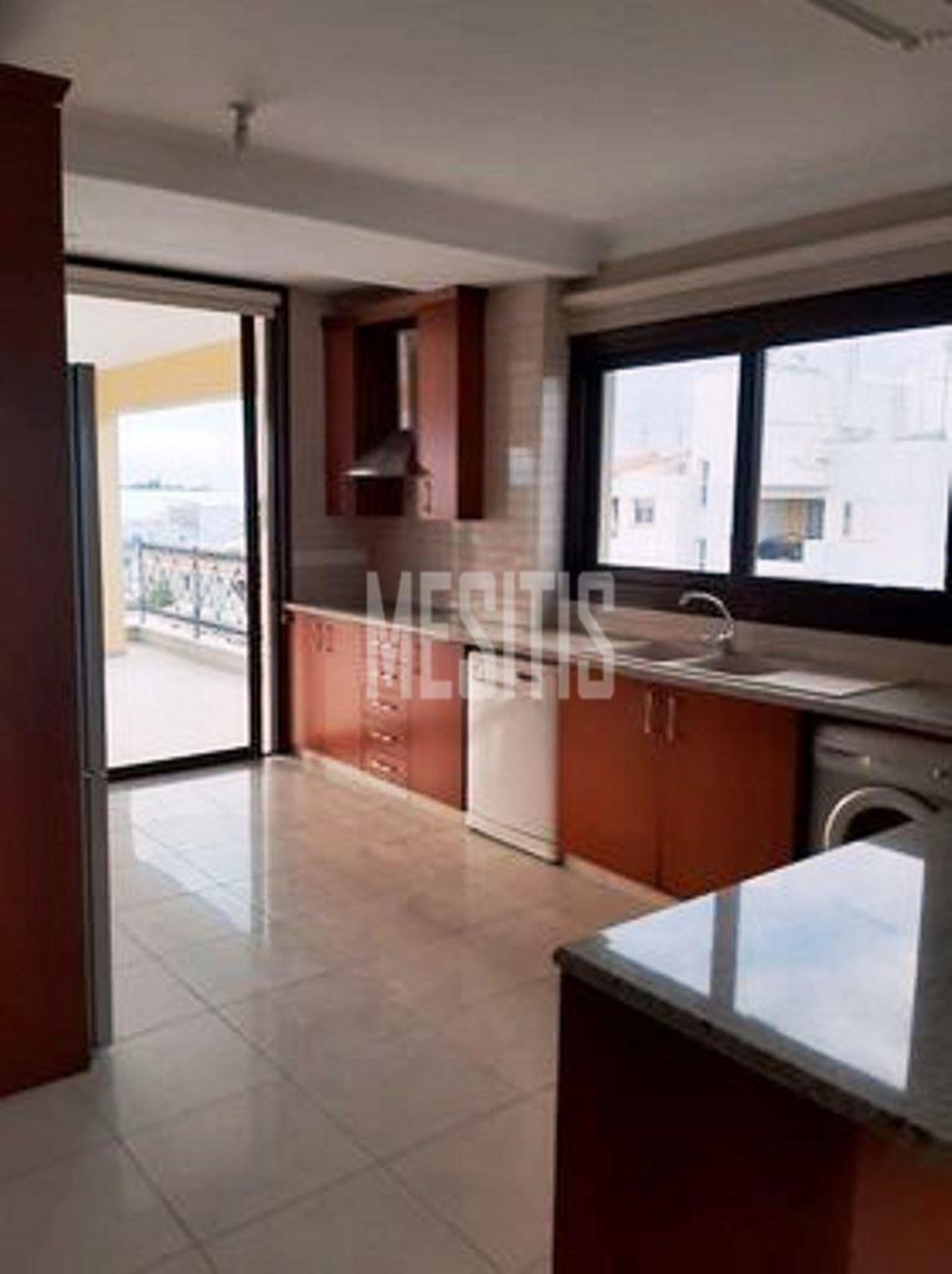 Condominio nel Nicosia, Lefkosia 12699176