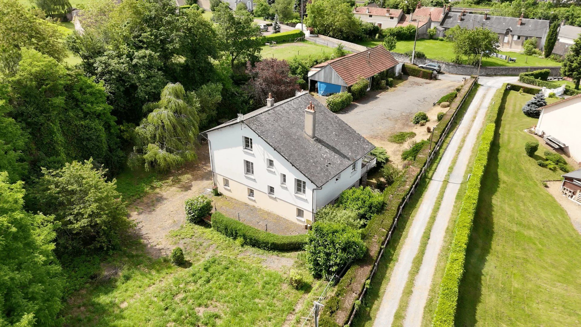 rumah dalam Luzy, Bourgogne-Franche-Comte 12699934