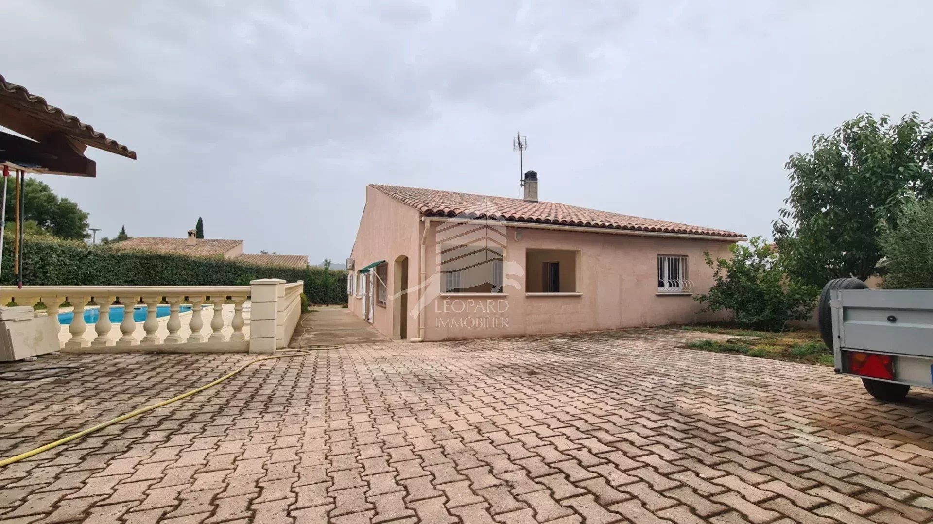 Hus i Roquebrune-sur-Argens, Provence-Alpes-Cote d'Azur 12703097