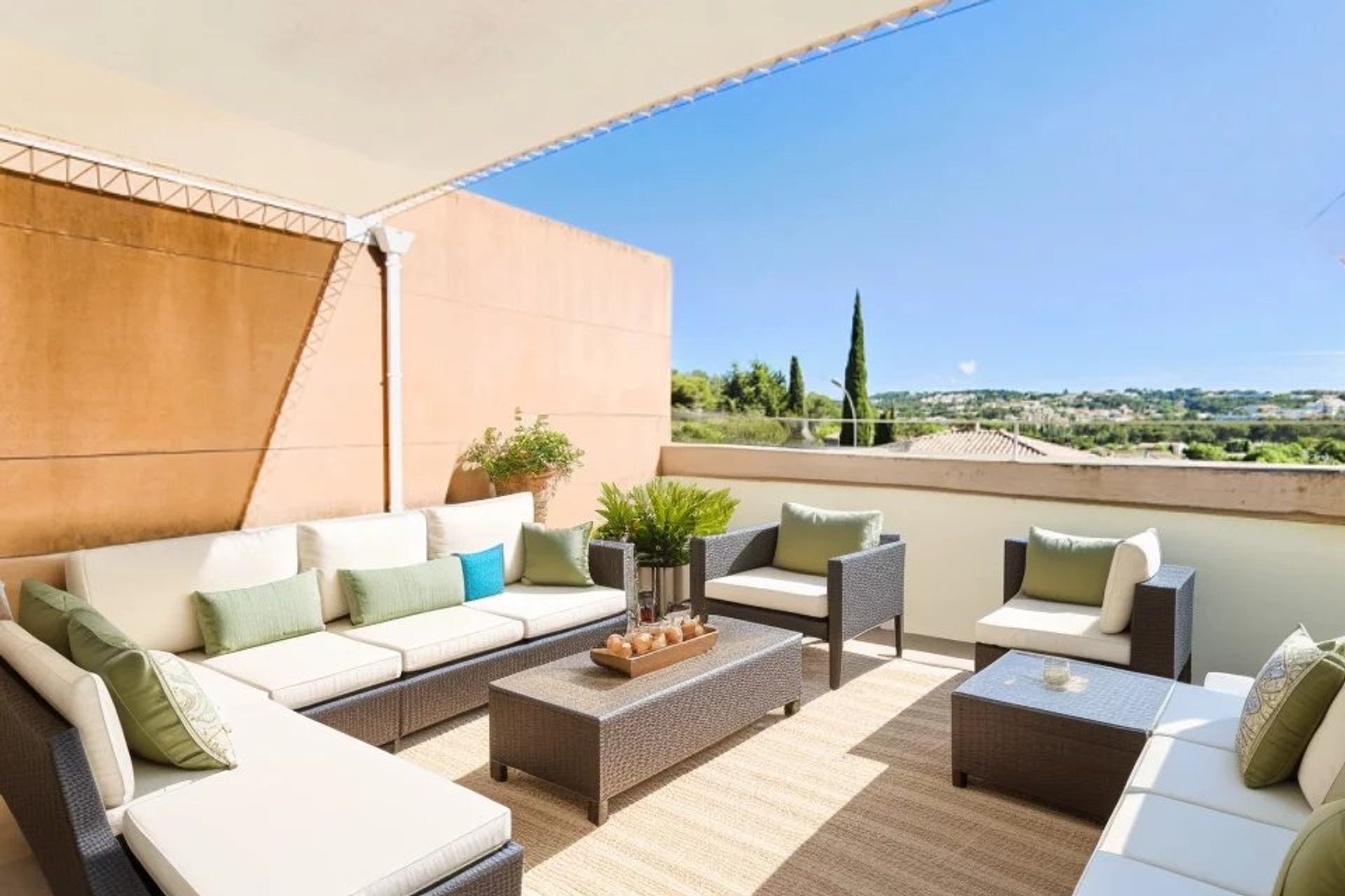 Condominium in Martigues, Provence-Alpes-Côte d'Azur 12703104