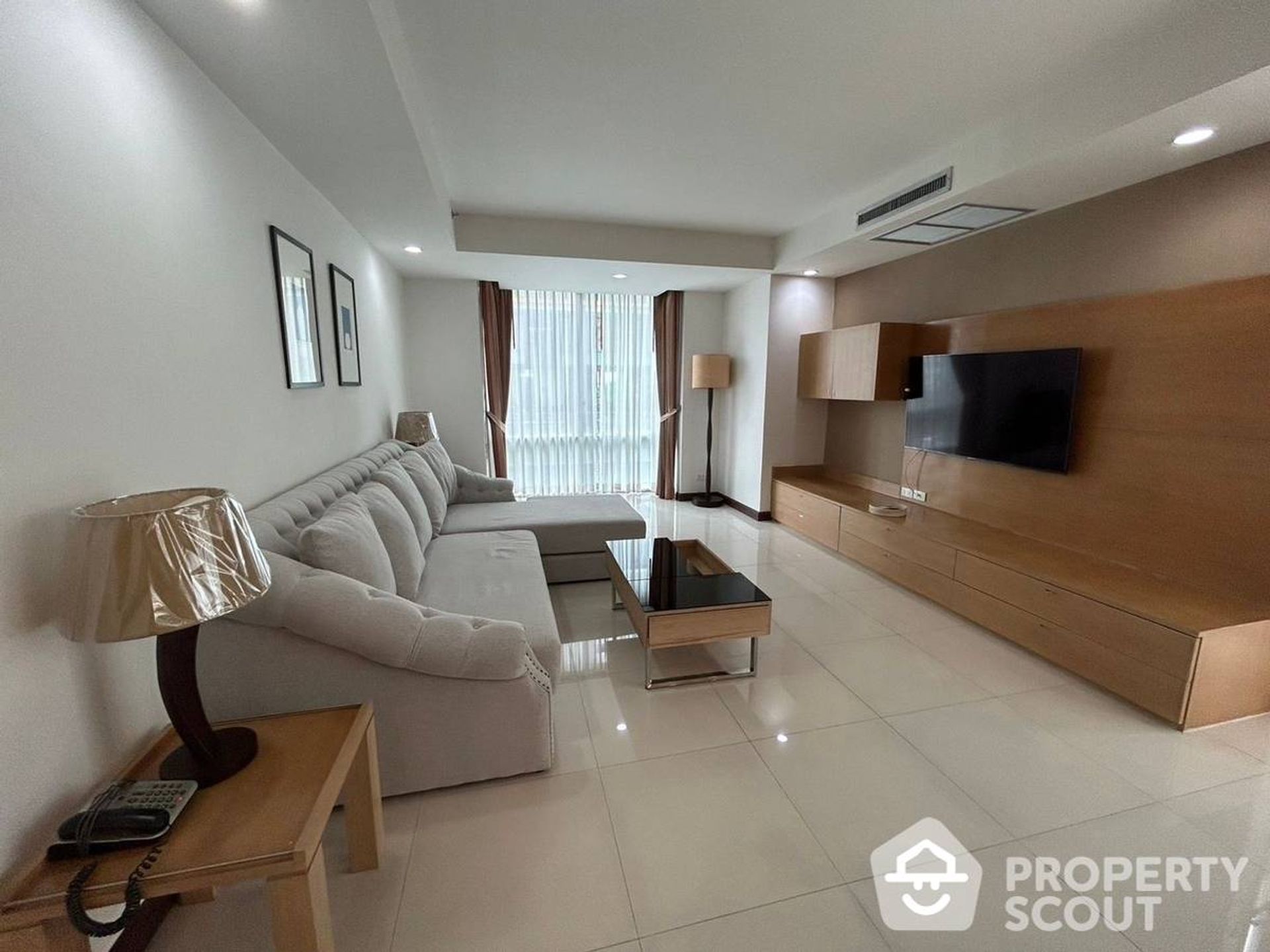 Condominium in Pathum Wan, Krung Thep Maha Nakhon 12706972