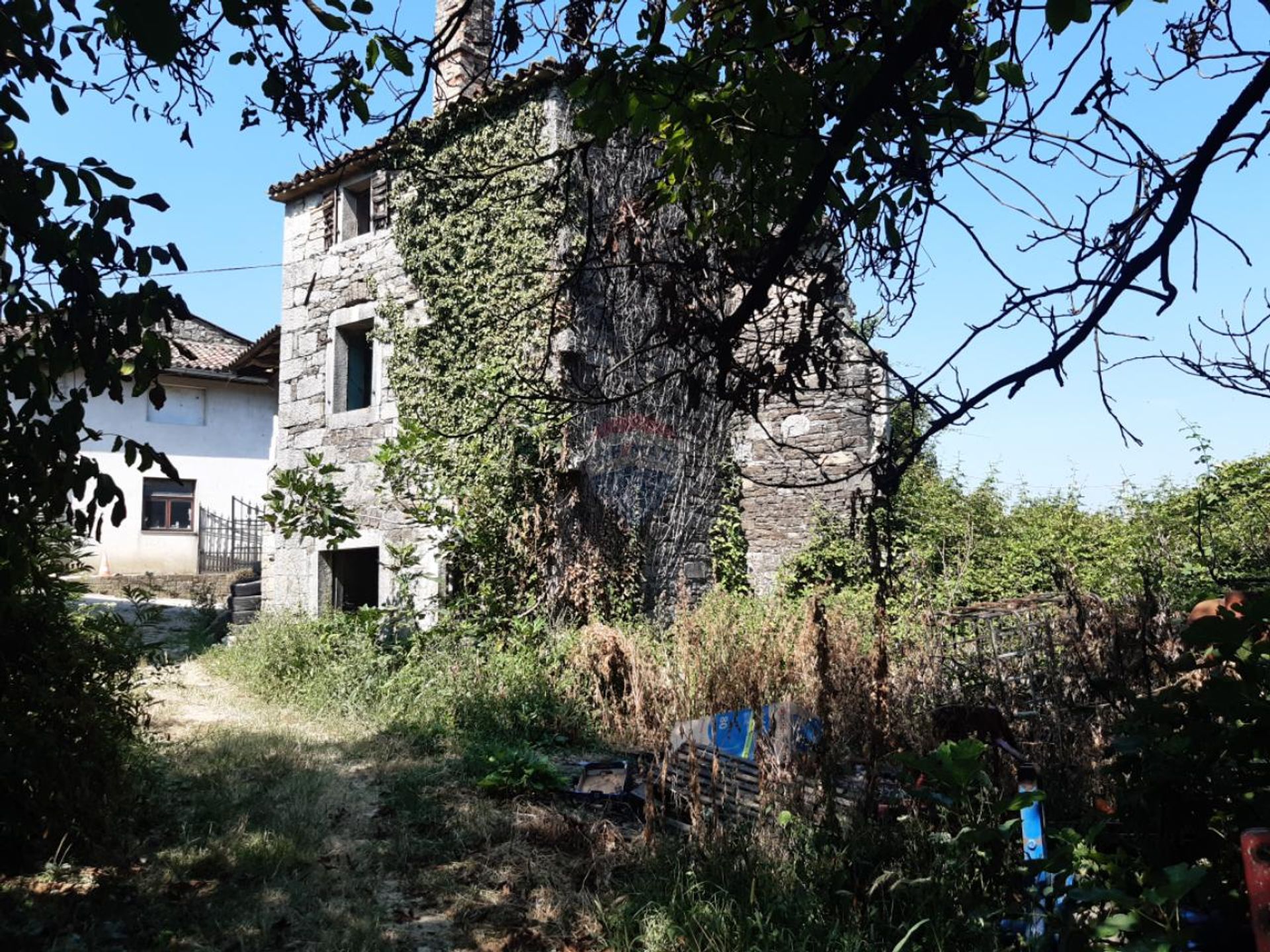 房子 在 Motovun, Istarska županija 12707158