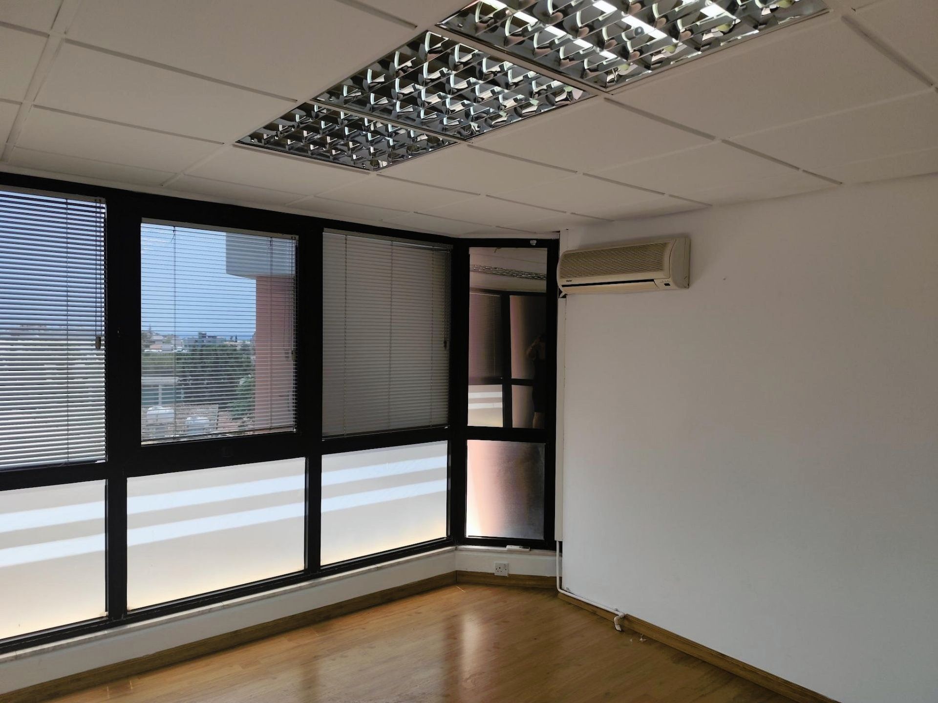 Kantor di Limassol, Limassol 12711763