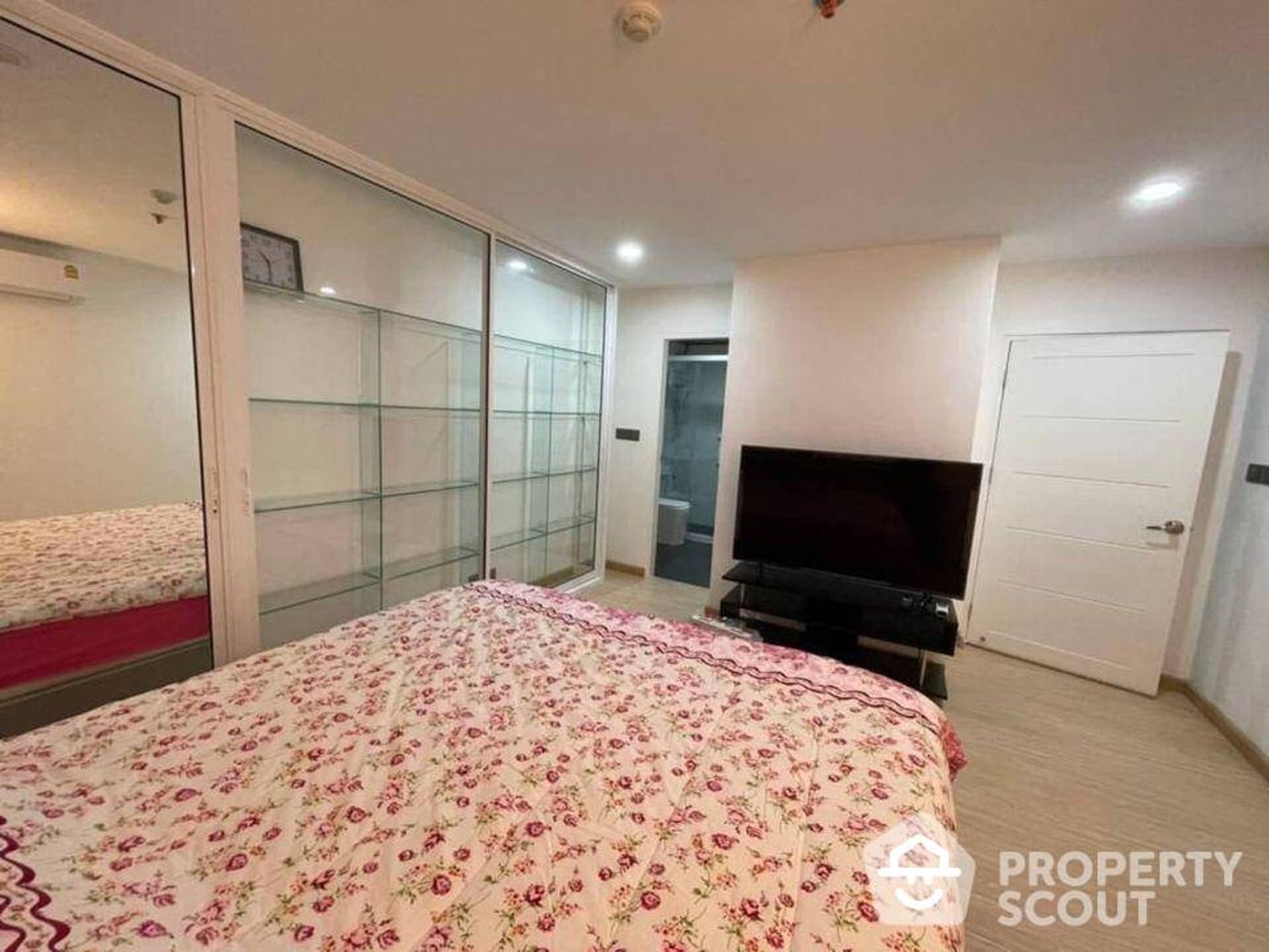 Condominium in Watthana, Krung Thep Maha Nakhon 12712517