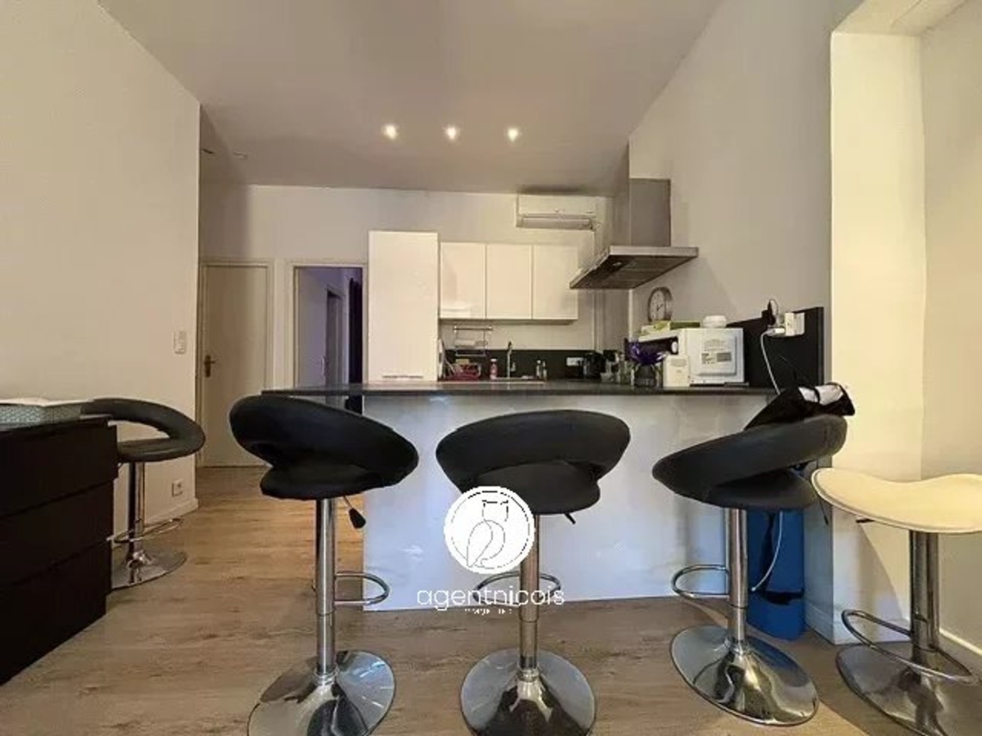 Condominium in Nice, Provence-Alpes-Cote d'Azur 12712648