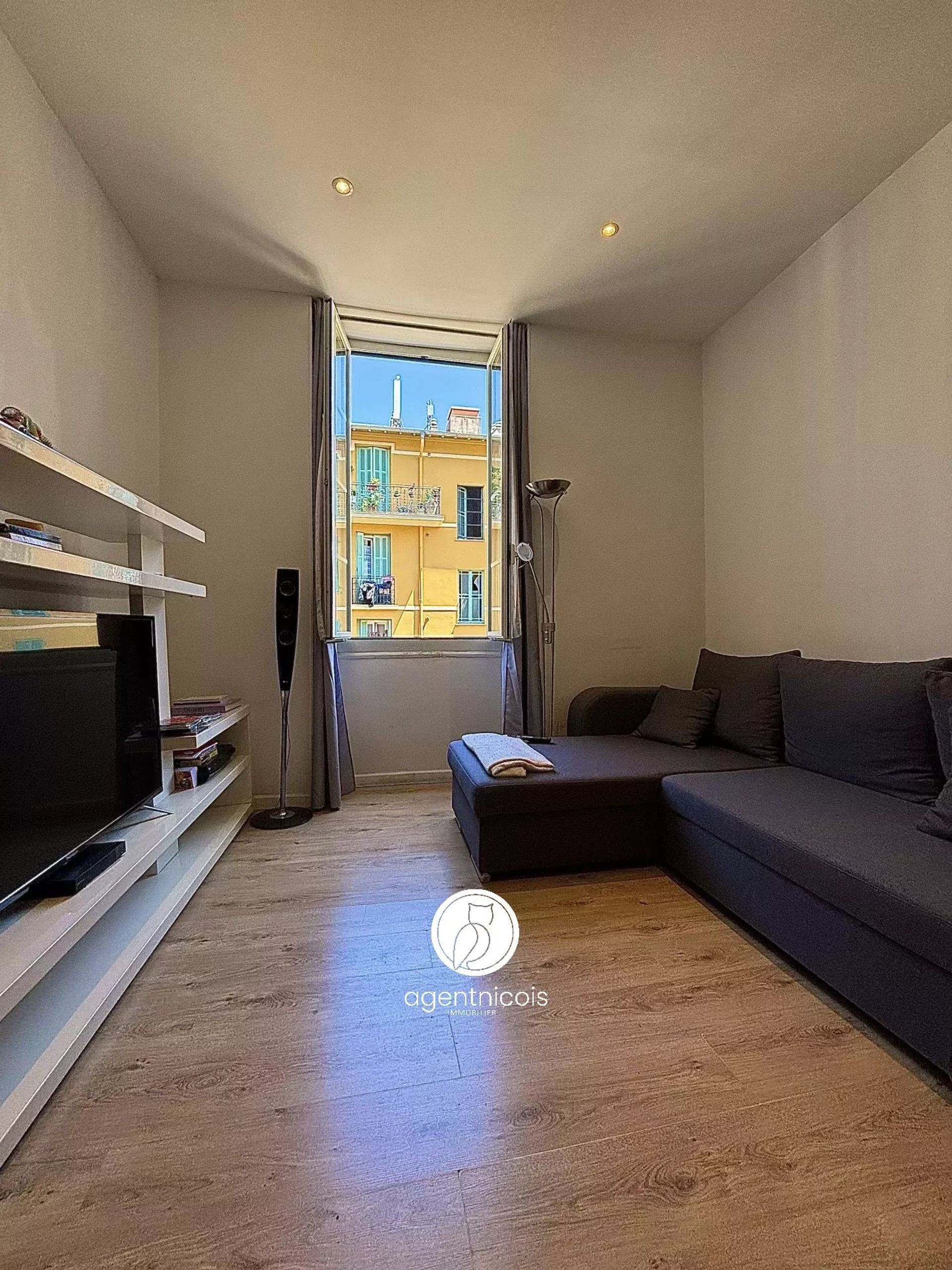 Condominium in Nice, Provence-Alpes-Cote d'Azur 12712648