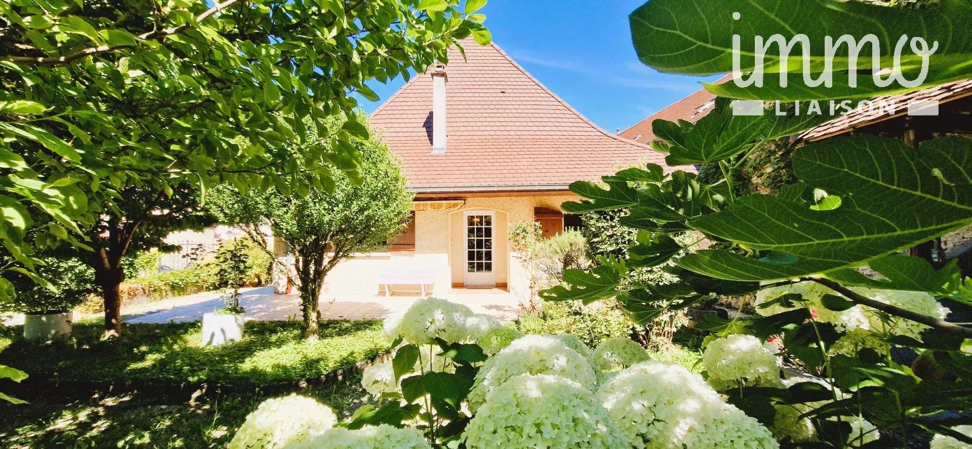 casa en La Tour-du-Pin, Auvernia-Ródano-Alpes 12712806