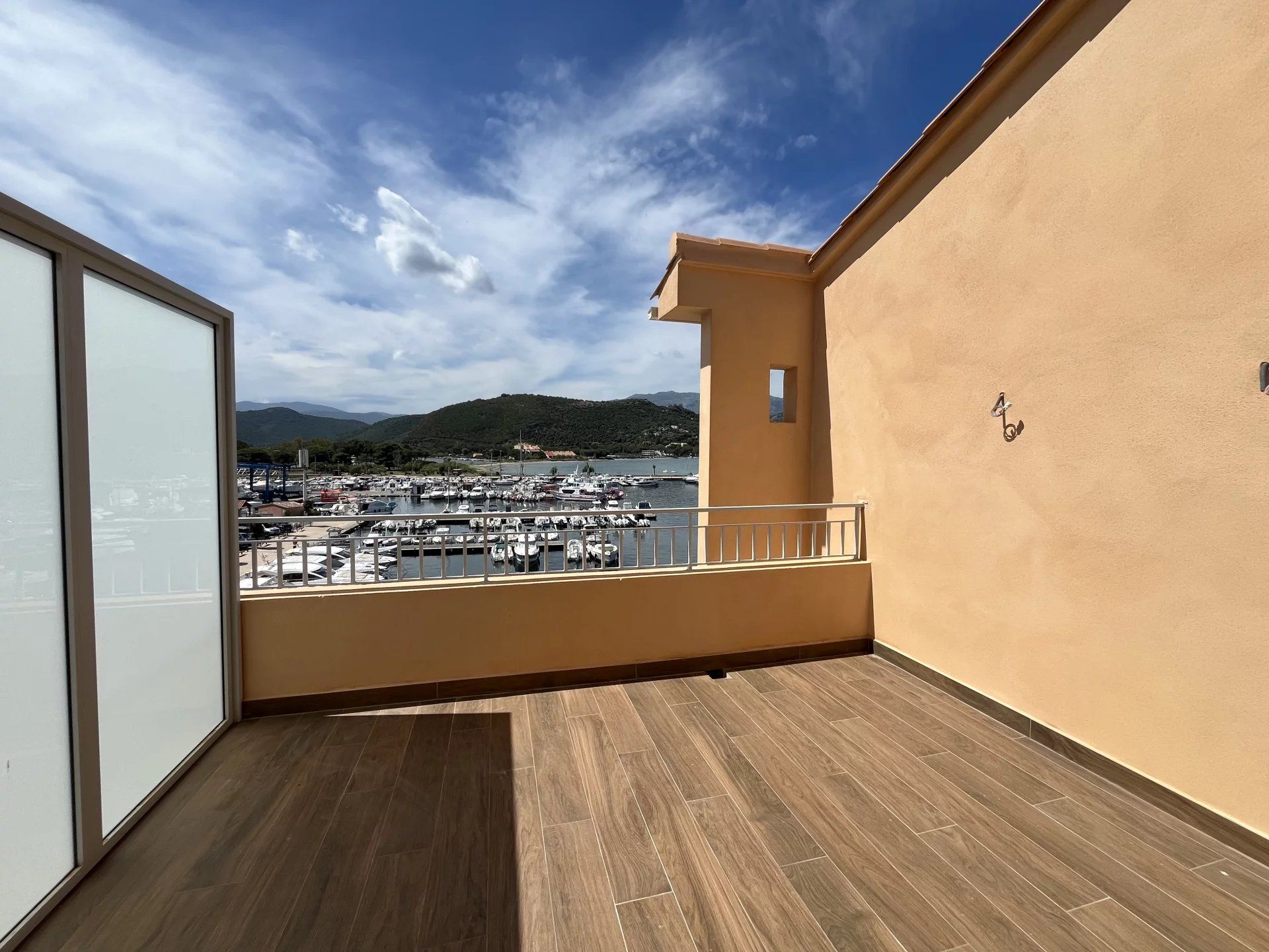 Condominio en San Florent, Córcega 12716980