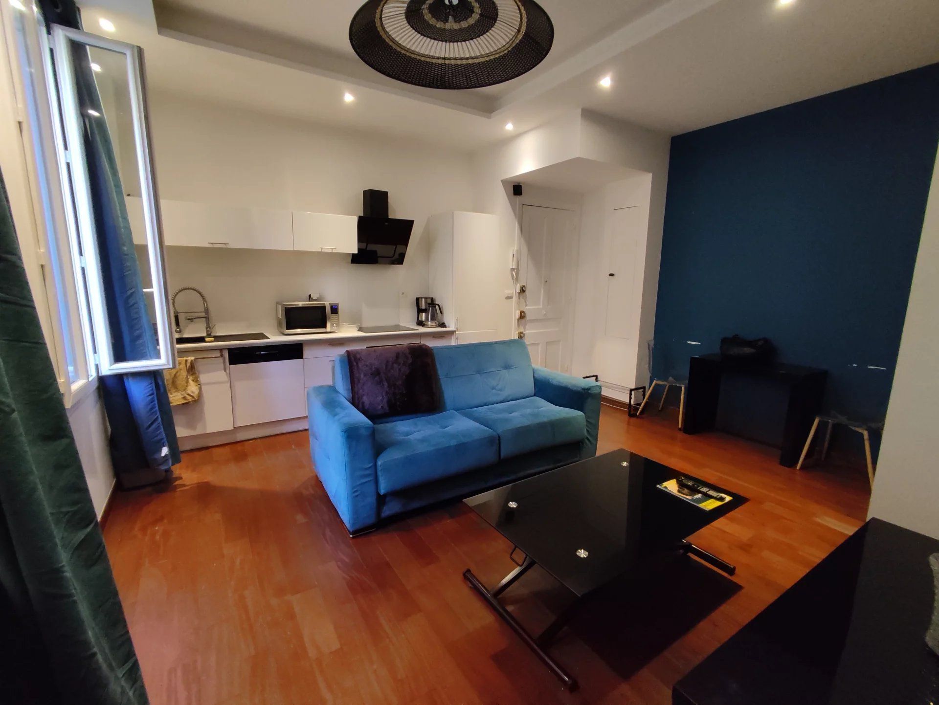 Condominium in Nice, Provence-Alpes-Cote d'Azur 12717038