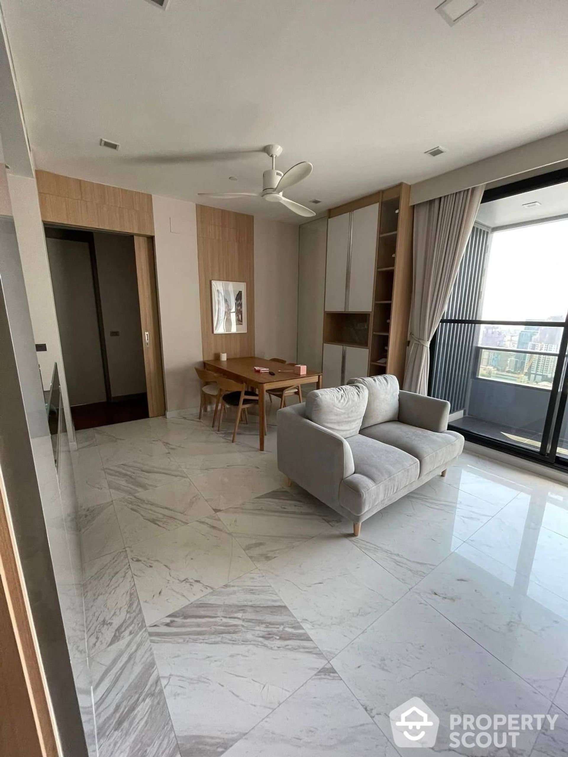 Condominium in Bang Rak, Krung Thep Maha Nakhon 12720370