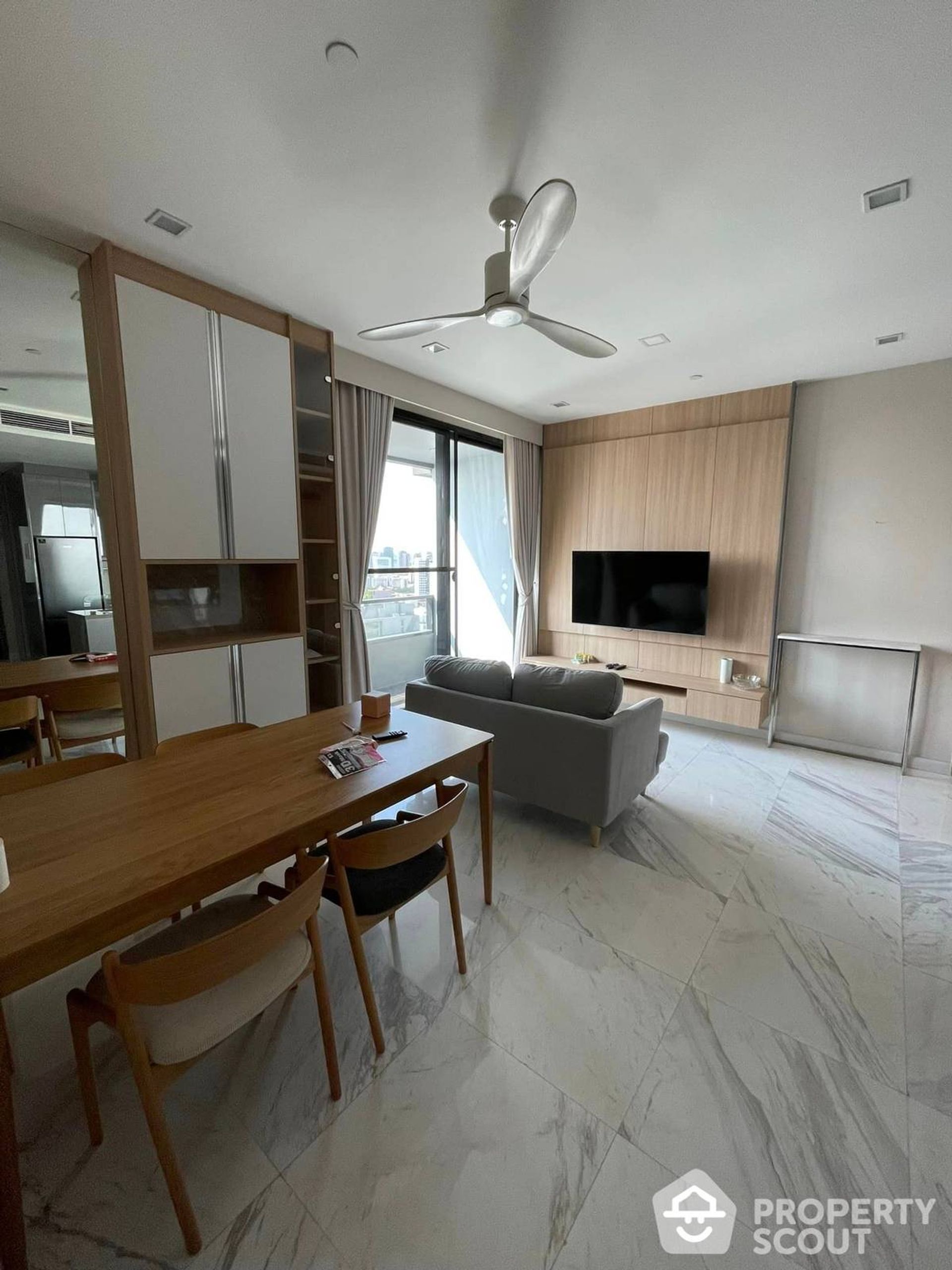 Condominium in Bang Rak, Krung Thep Maha Nakhon 12720370