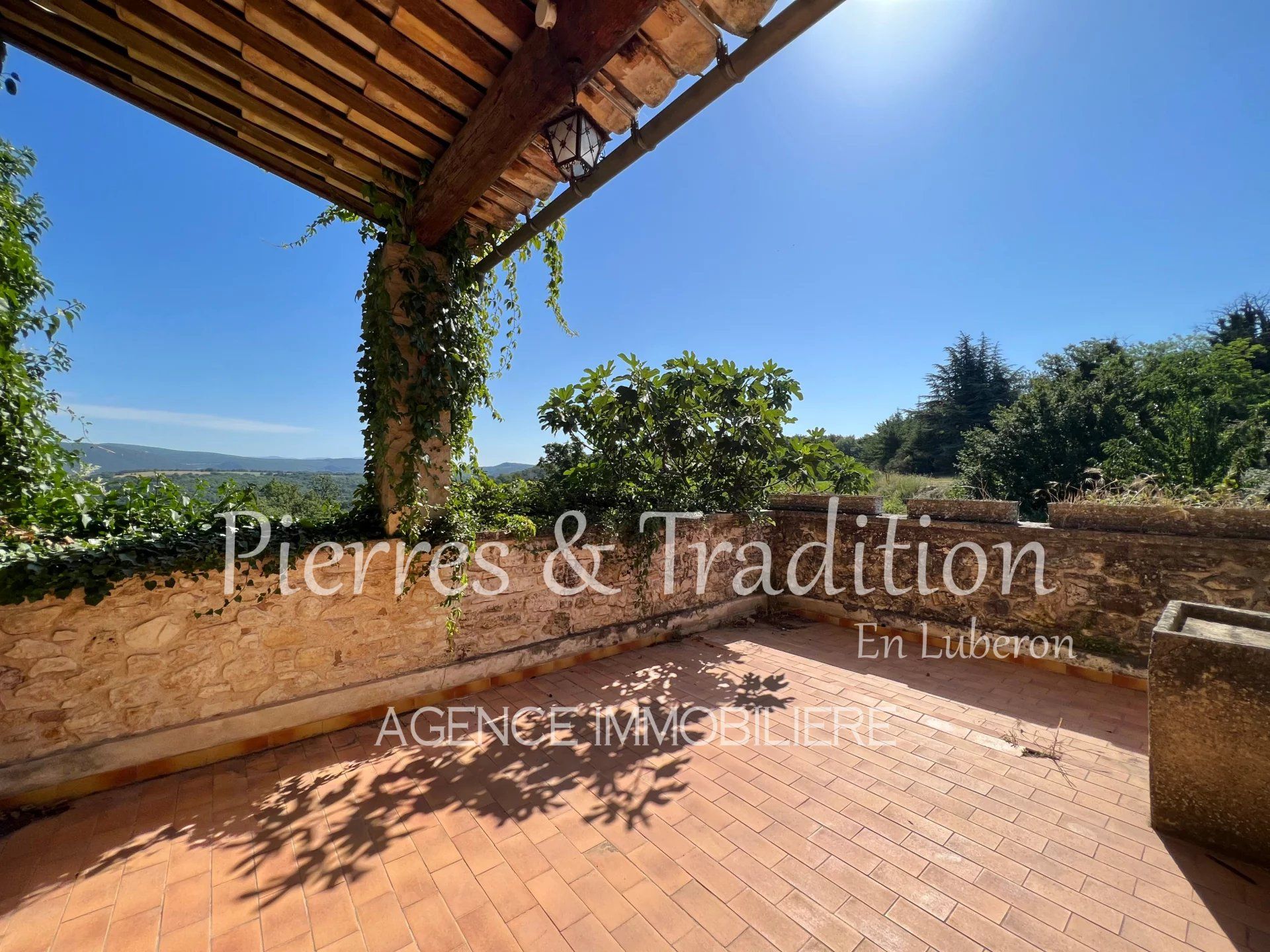 House in Caseneuve, Provence-Alpes-Cote d'Azur 12720571