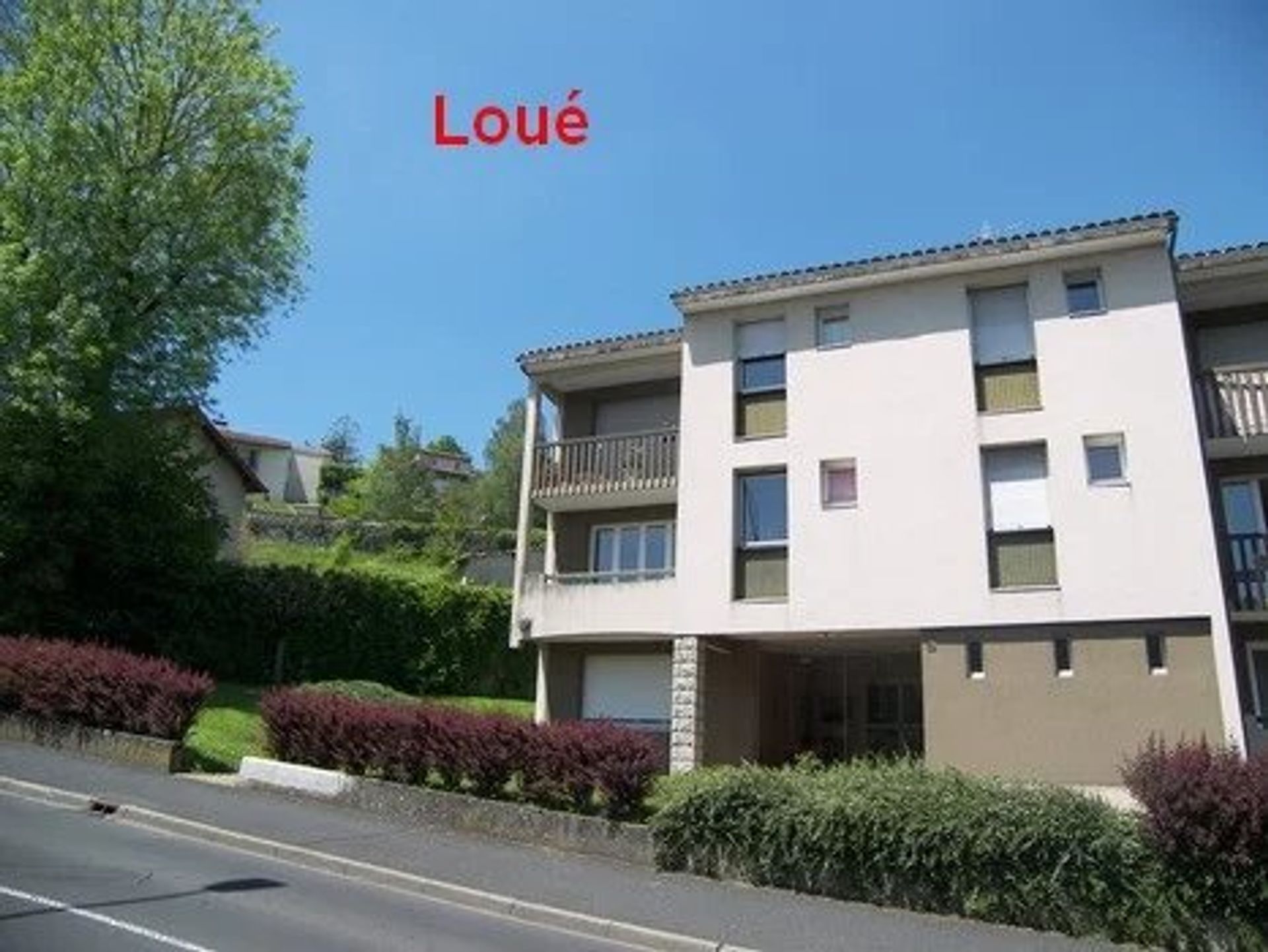 Condominium in Aurillac, Auvergne-Rhône-Alpes 12720631