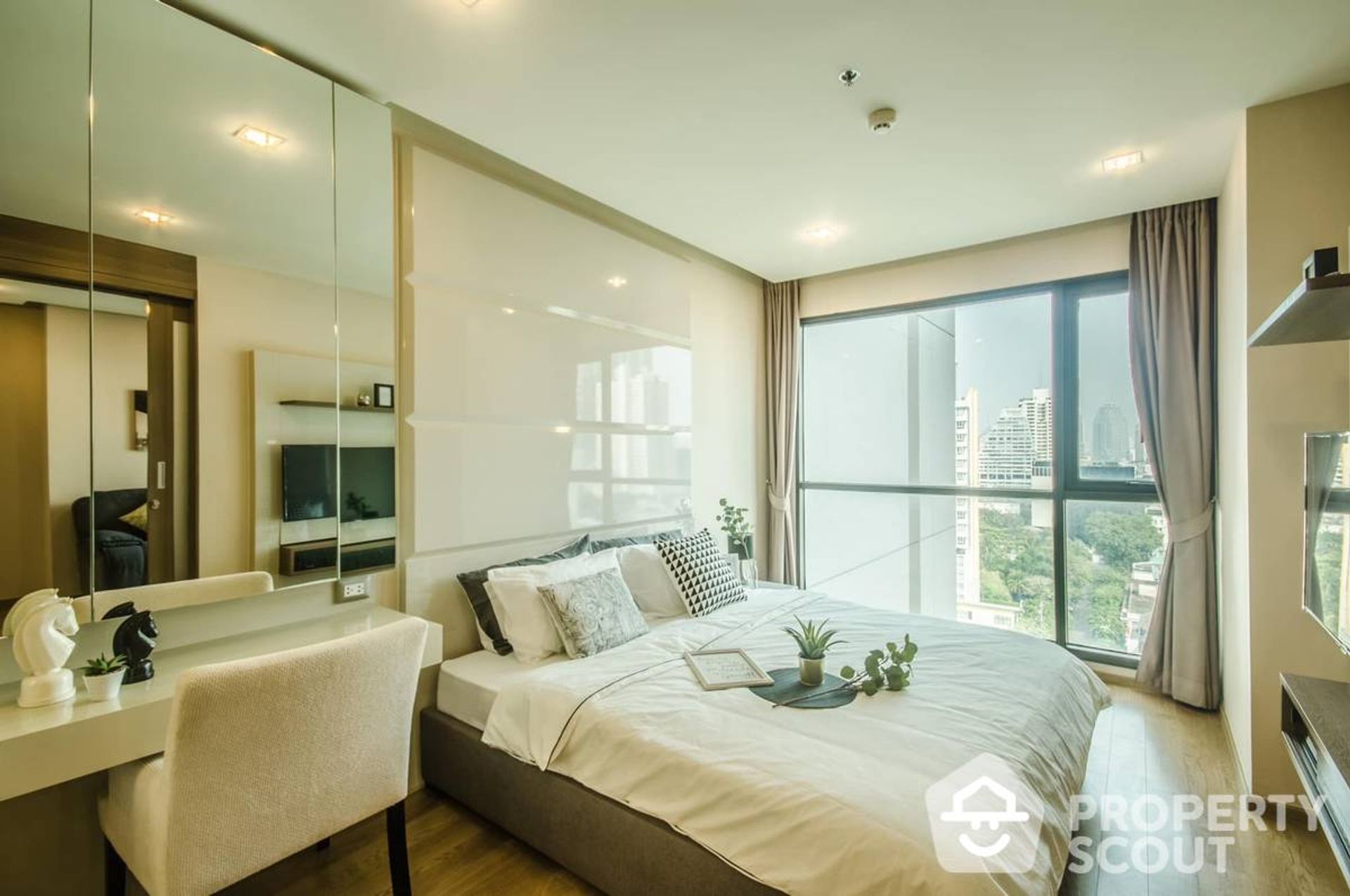 Condominium in Bang Rak, Krung Thep Maha Nakhon 12724348