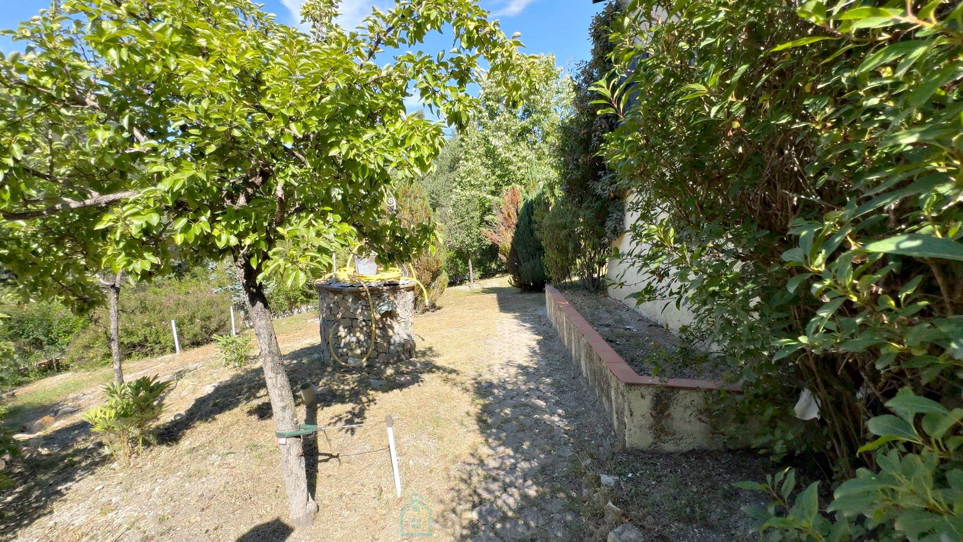 Kediaman dalam Lambruisse, Provence-Alpes-Côte d'Azur 12727503