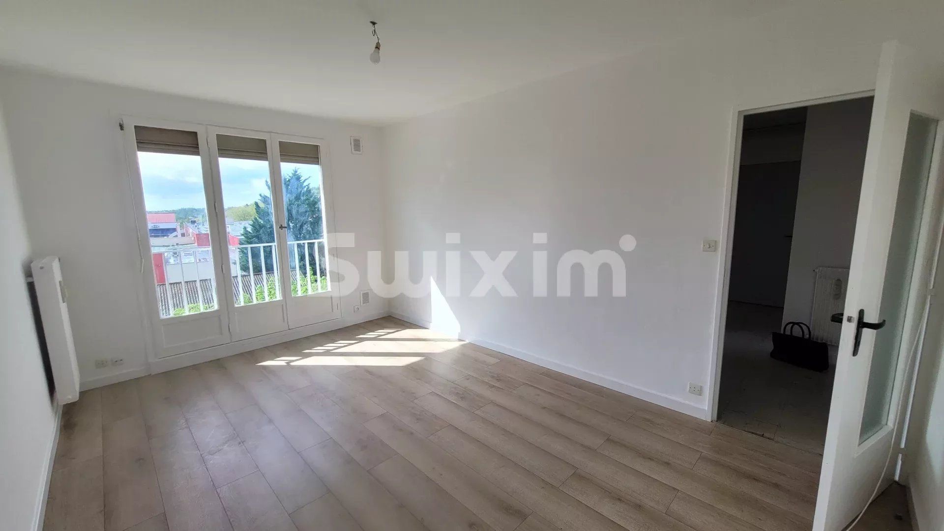 Condominium in Lons-le-Saunier, Bourgogne-Franche-Comte 12727947