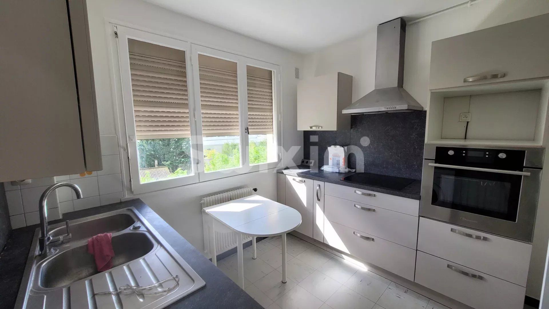 Condominium in Lons-le-Saunier, Bourgogne-Franche-Comte 12727947