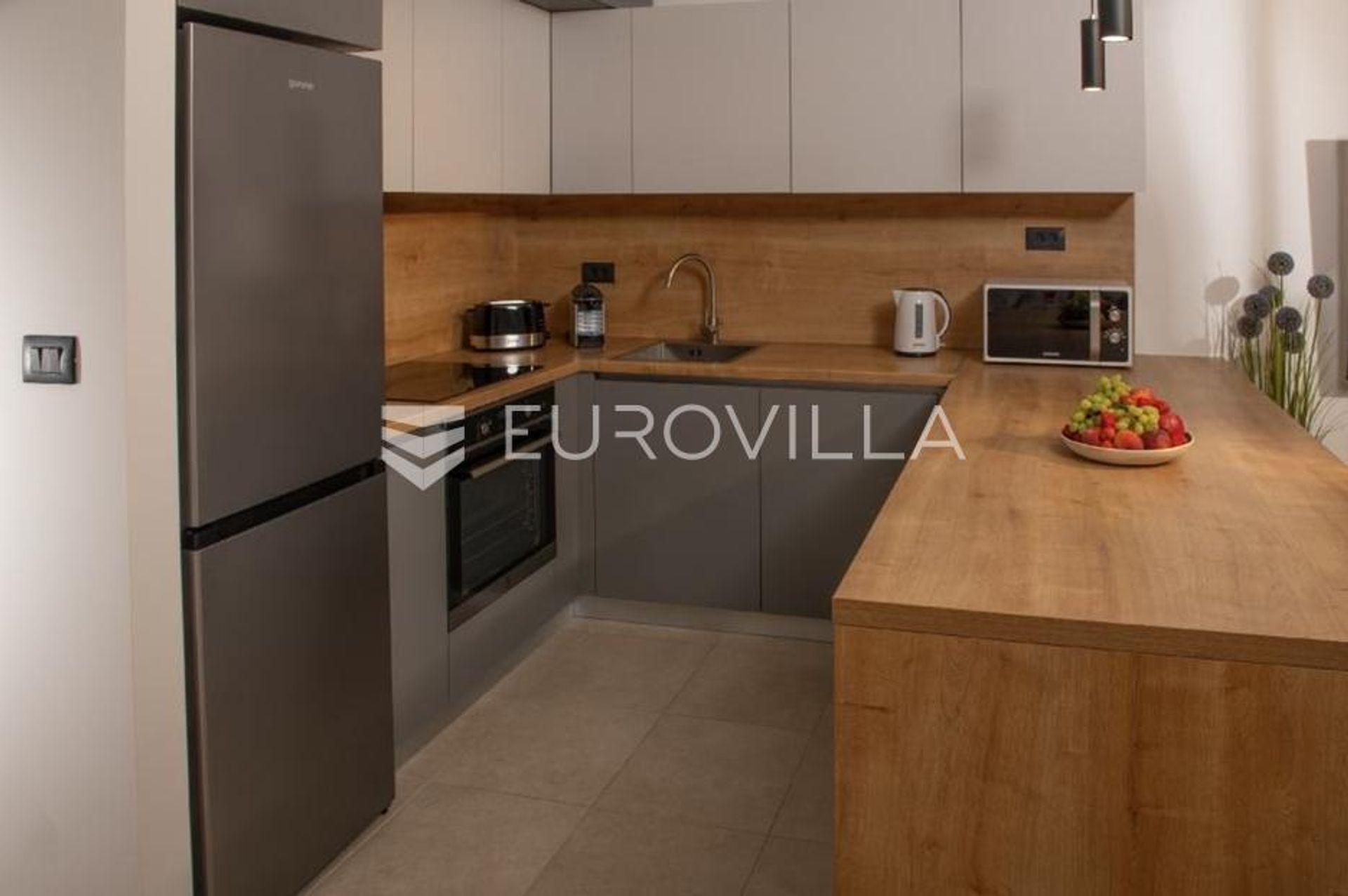 Condominio en Pula, Istarska županija 12728107