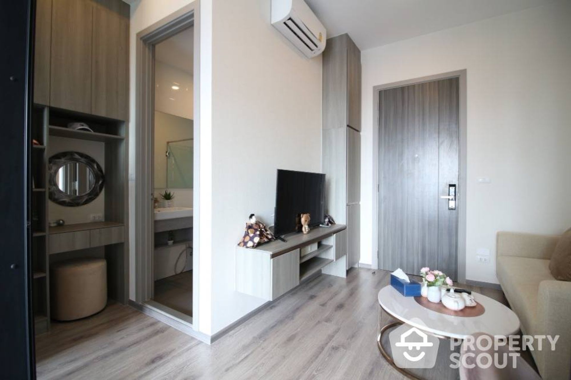 Condominium in Phra Khanong, Krung Thep Maha Nakhon 12729473