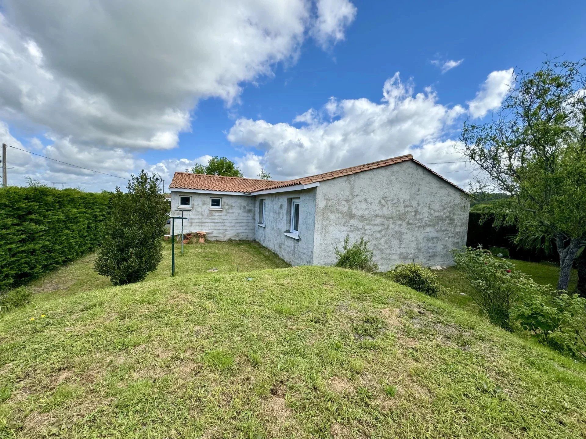 Hus i Saint-Bonnet-sur-Gironde, Charente-Maritime 12729785