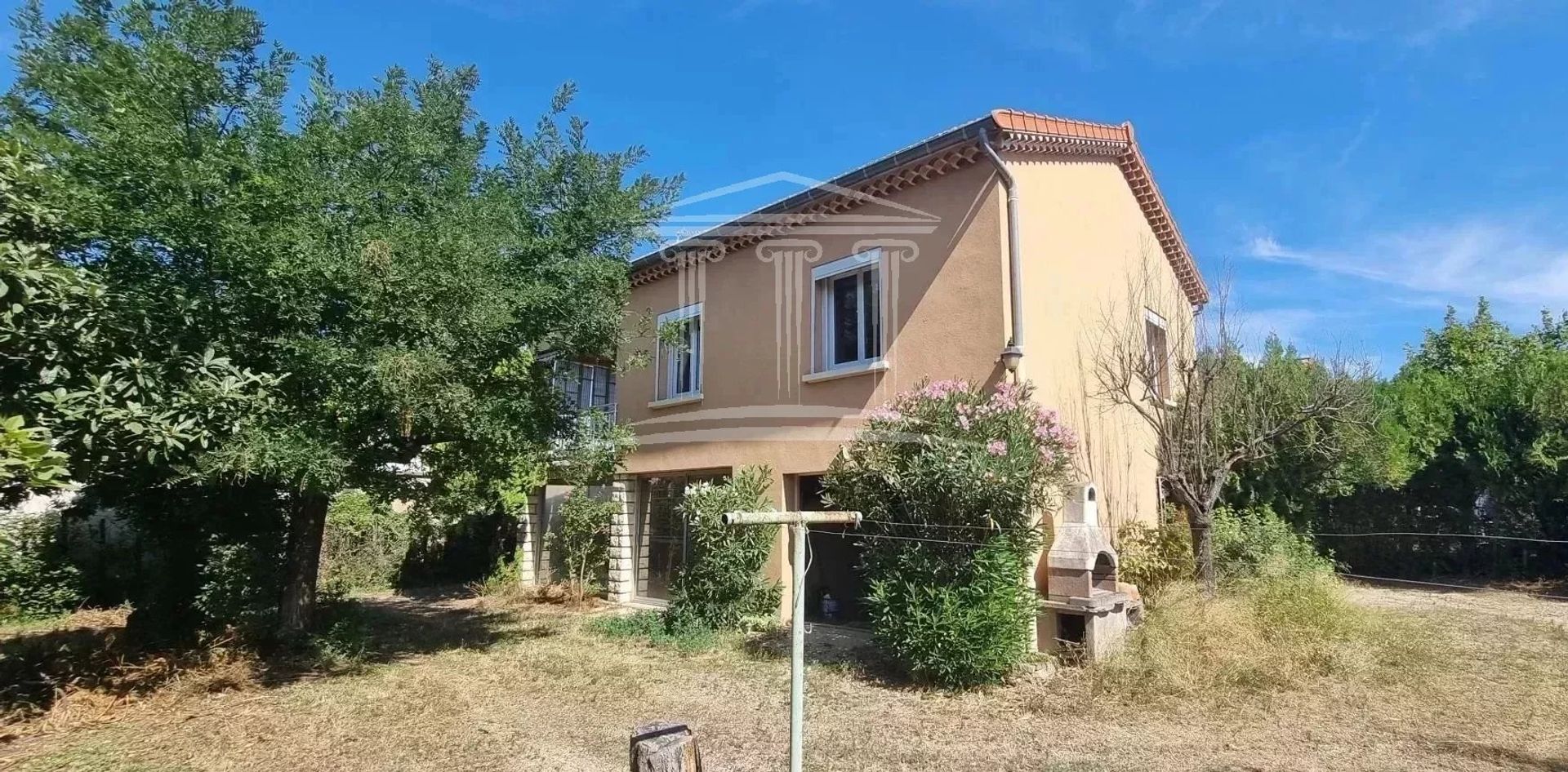 House in Sorgues, Provence-Alpes-Cote d'Azur 12729788