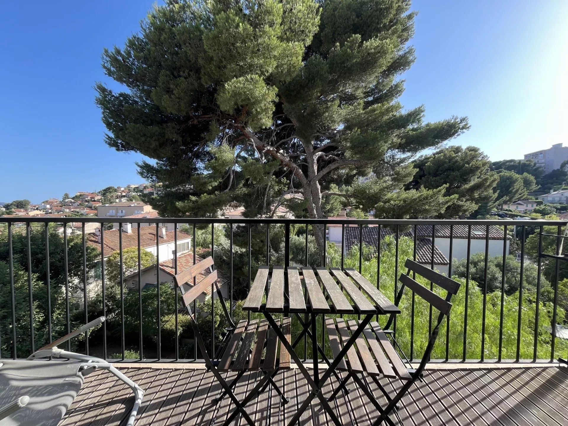 Condominium in Les Routes, Provence-Alpes-Cote d'Azur 12729812