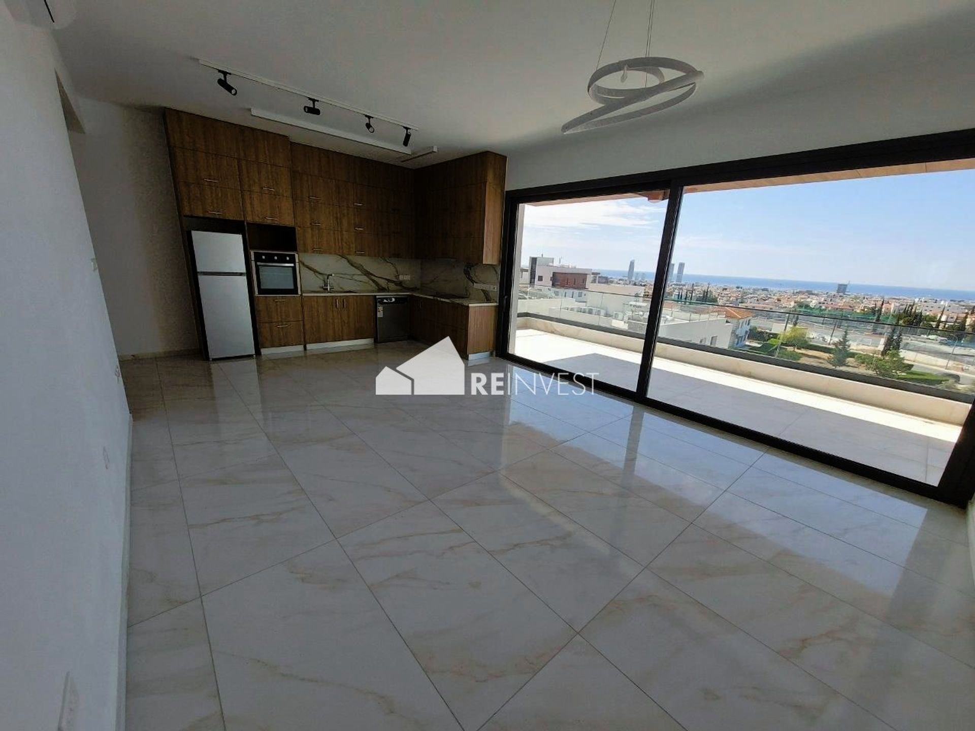 Osakehuoneisto sisään Mesa Geitonia, Limassol 12729956