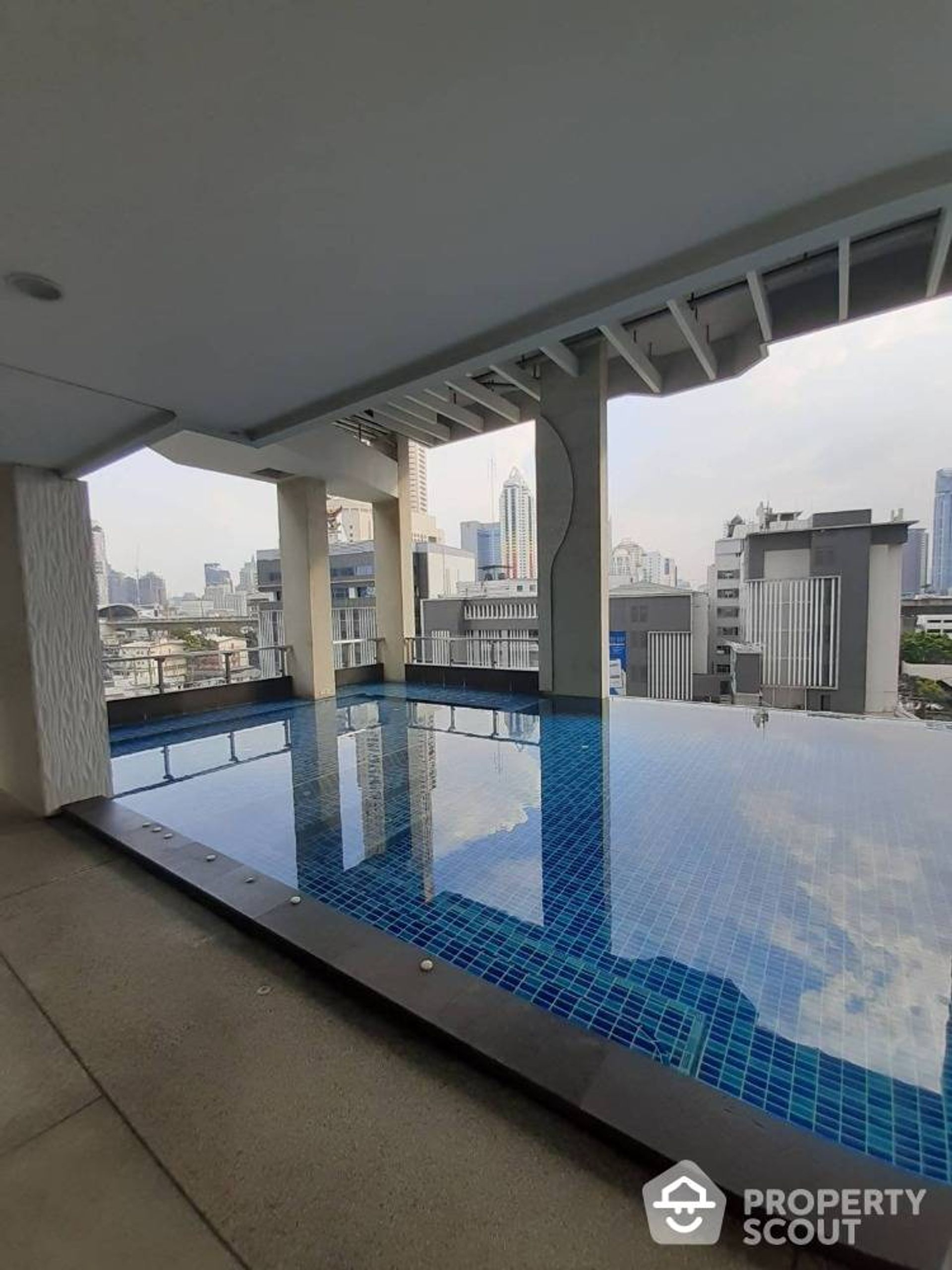 Condominium in Ratchathewi, Krung Thep Maha Nakhon 12730374