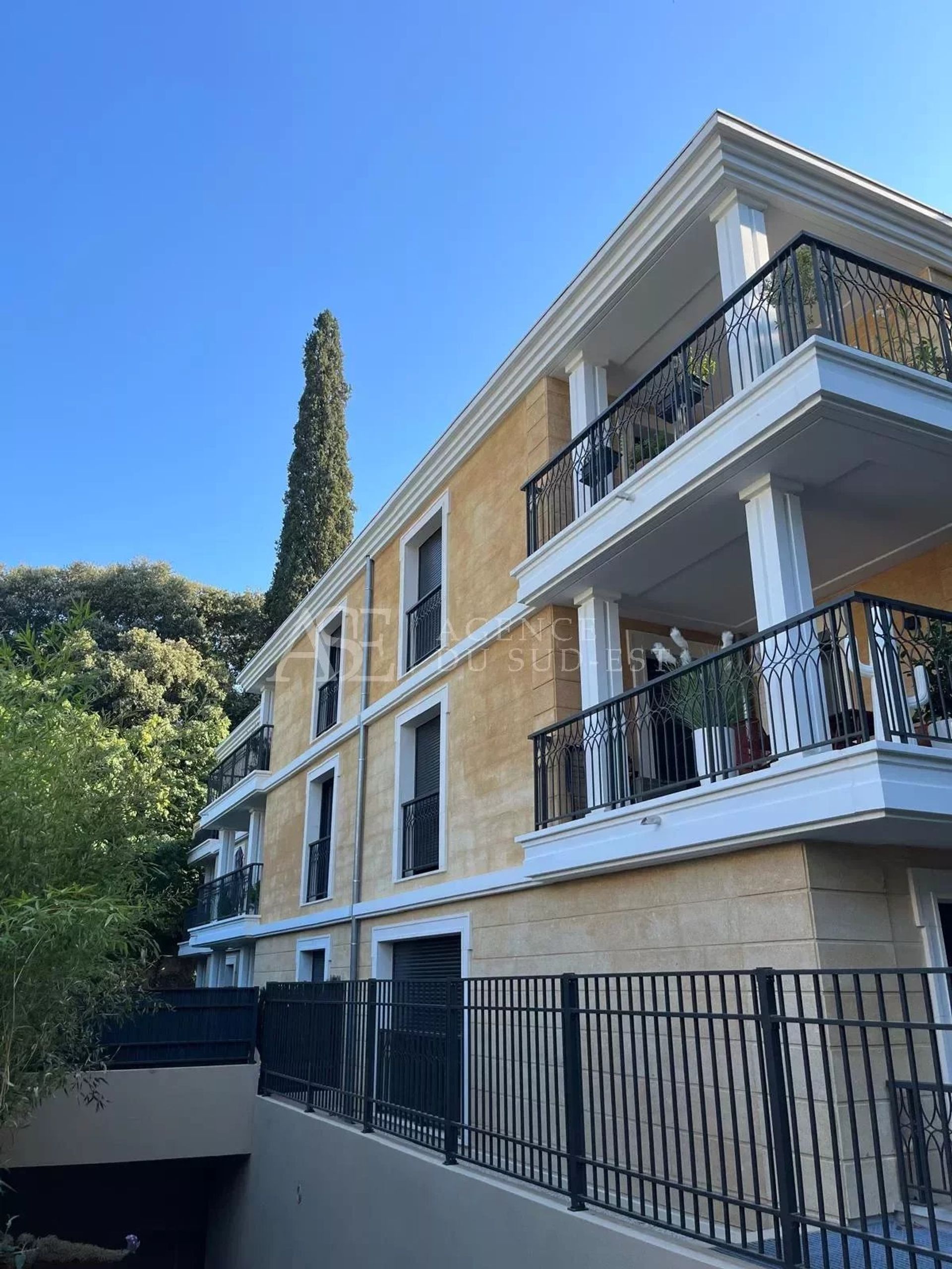 Condominium in Aix-en-Provence, Bouches-du-Rhône 12730672